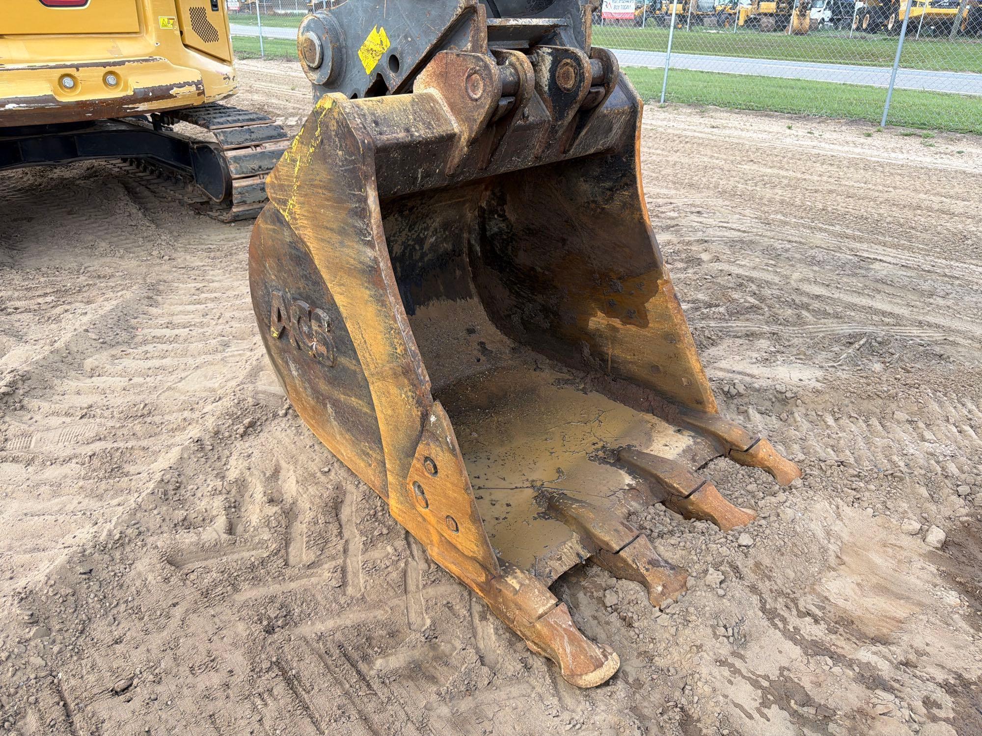 2003 Volvo EC240B LC