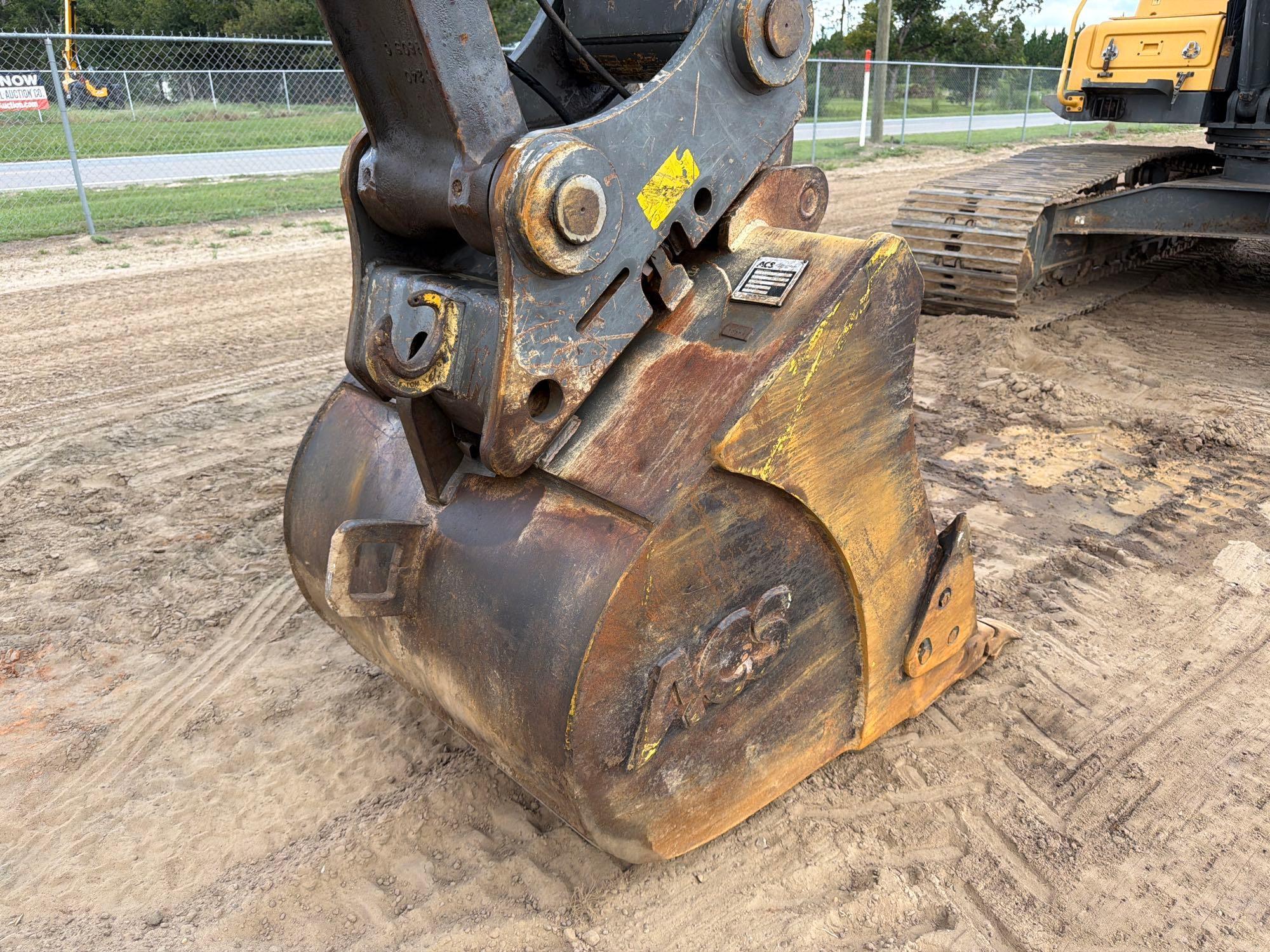 2003 Volvo EC240B LC