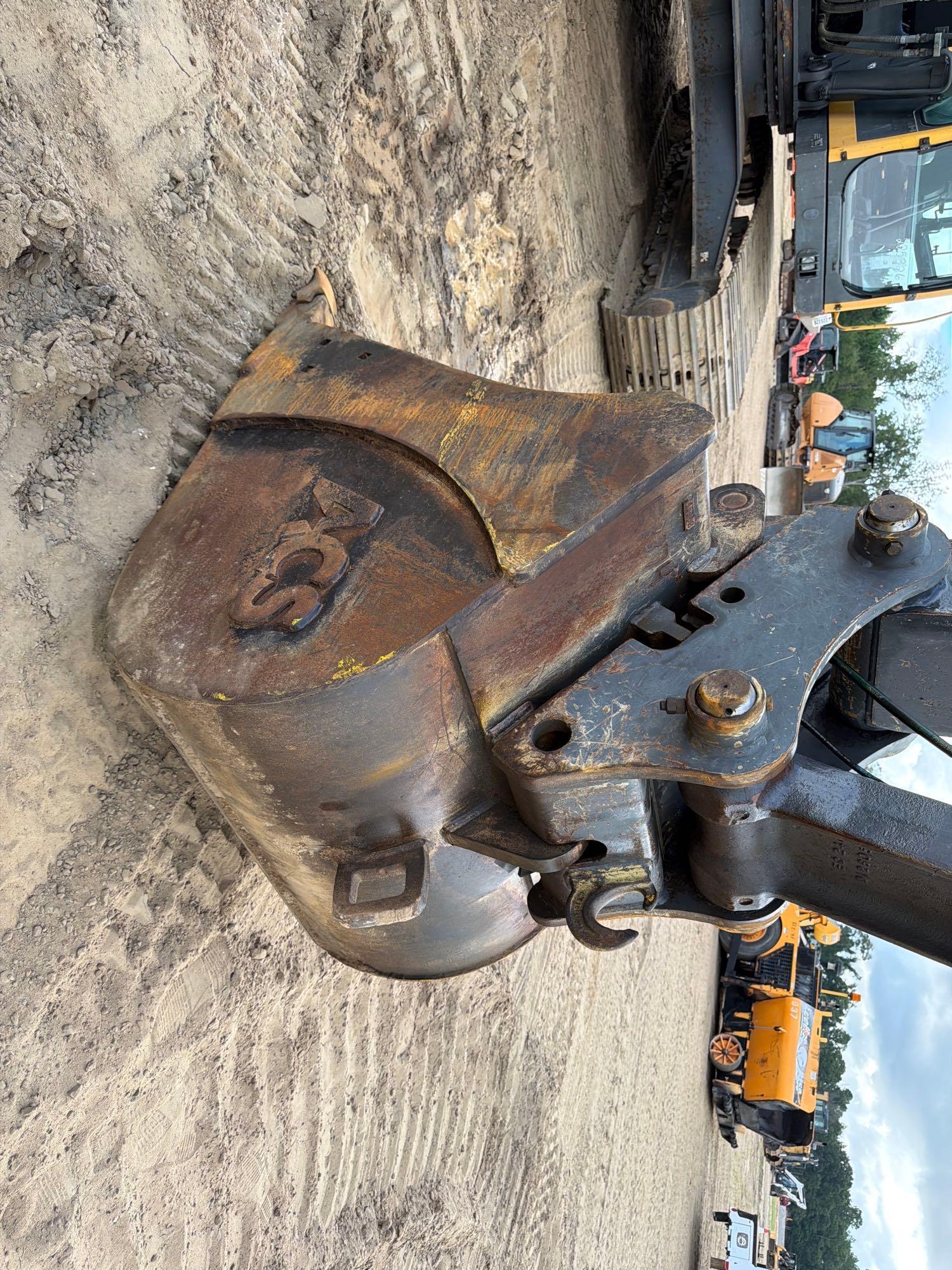 2003 Volvo EC240B LC