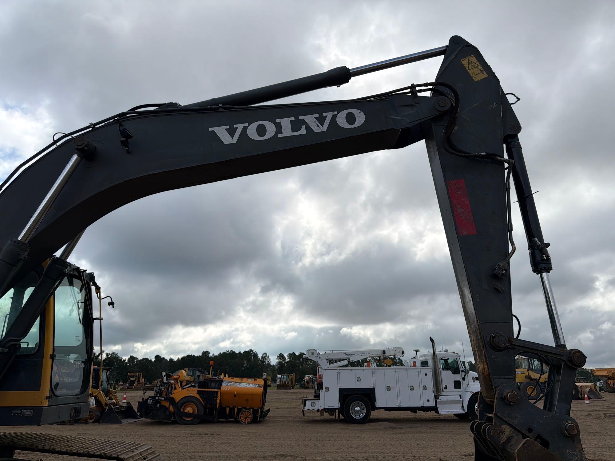 2003 Volvo EC240B LC