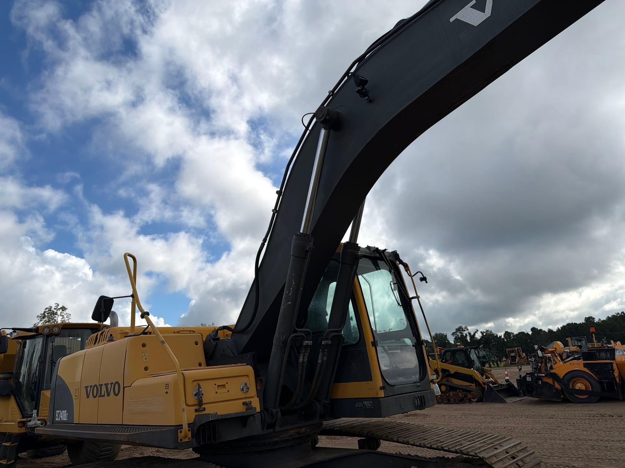 2003 Volvo EC240B LC