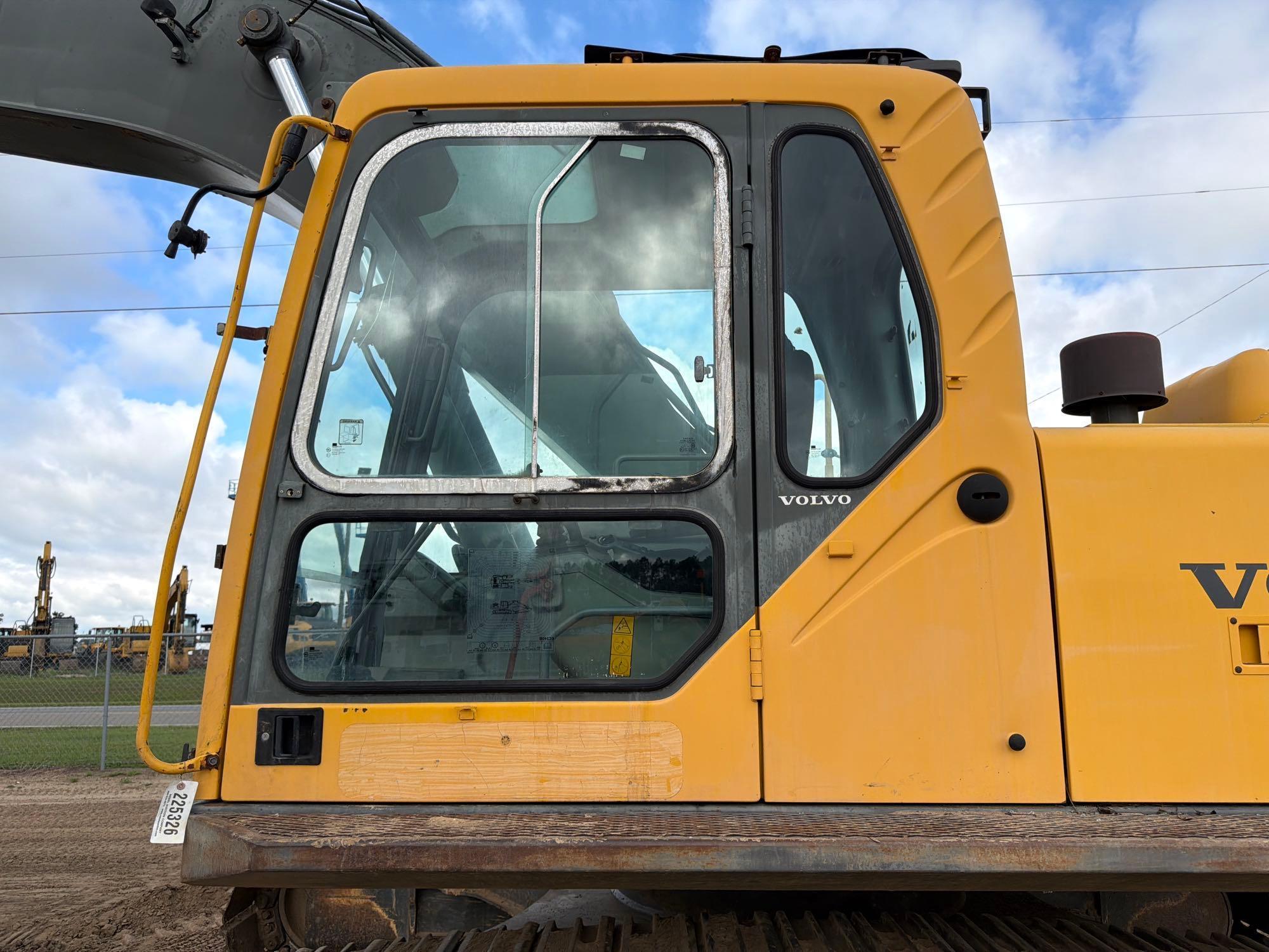 2003 Volvo EC240B LC