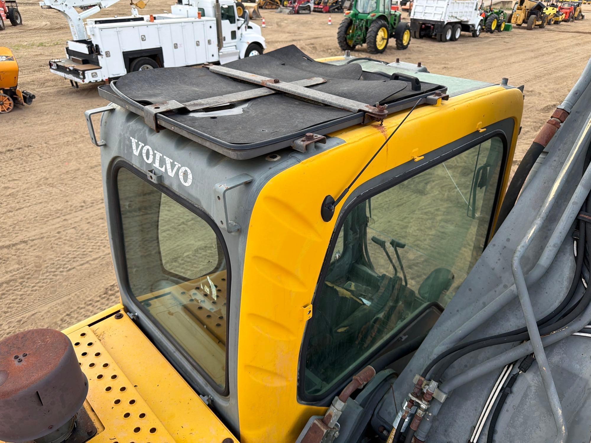 2003 Volvo EC240B LC