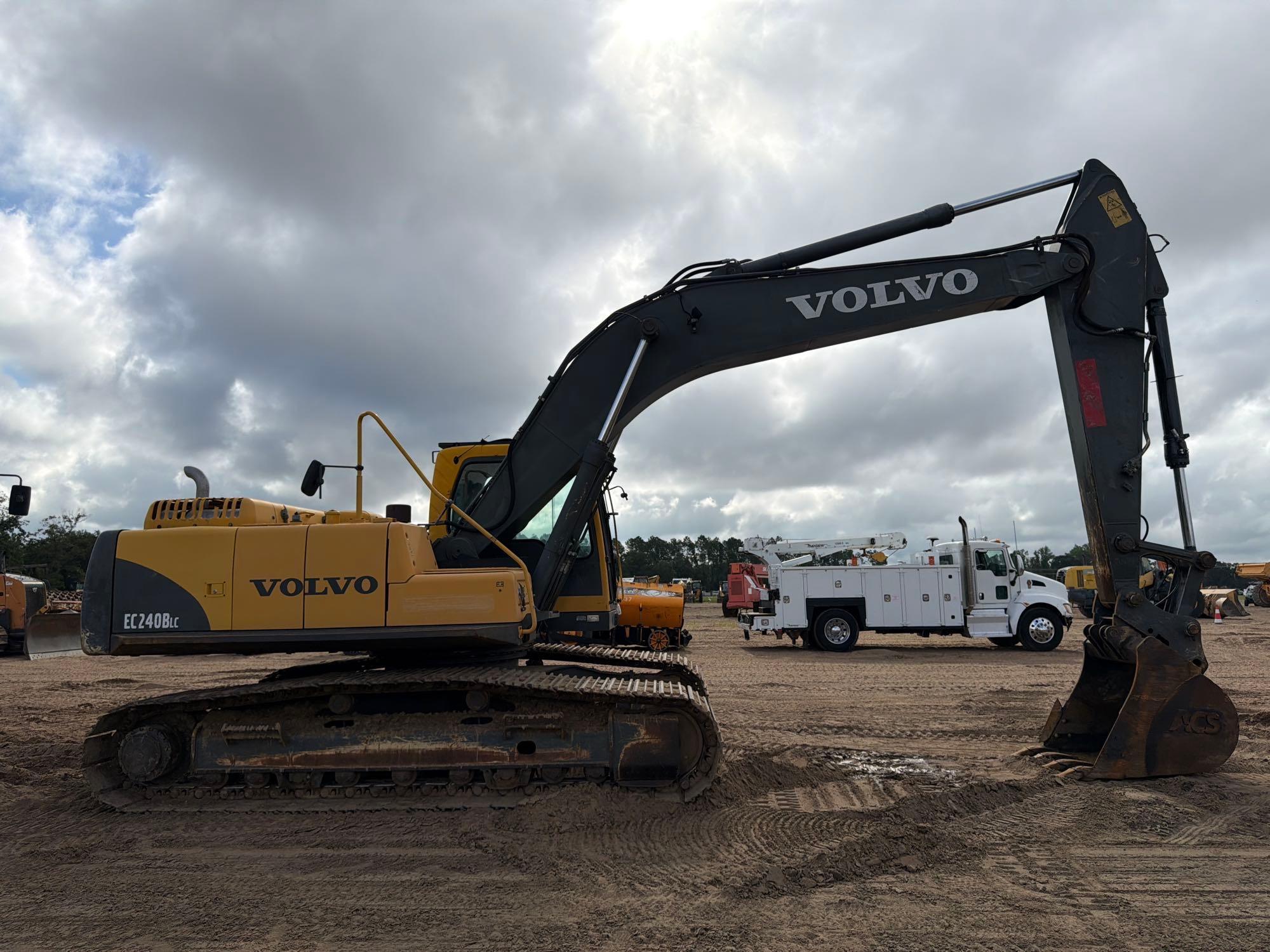 2003 Volvo EC240B LC