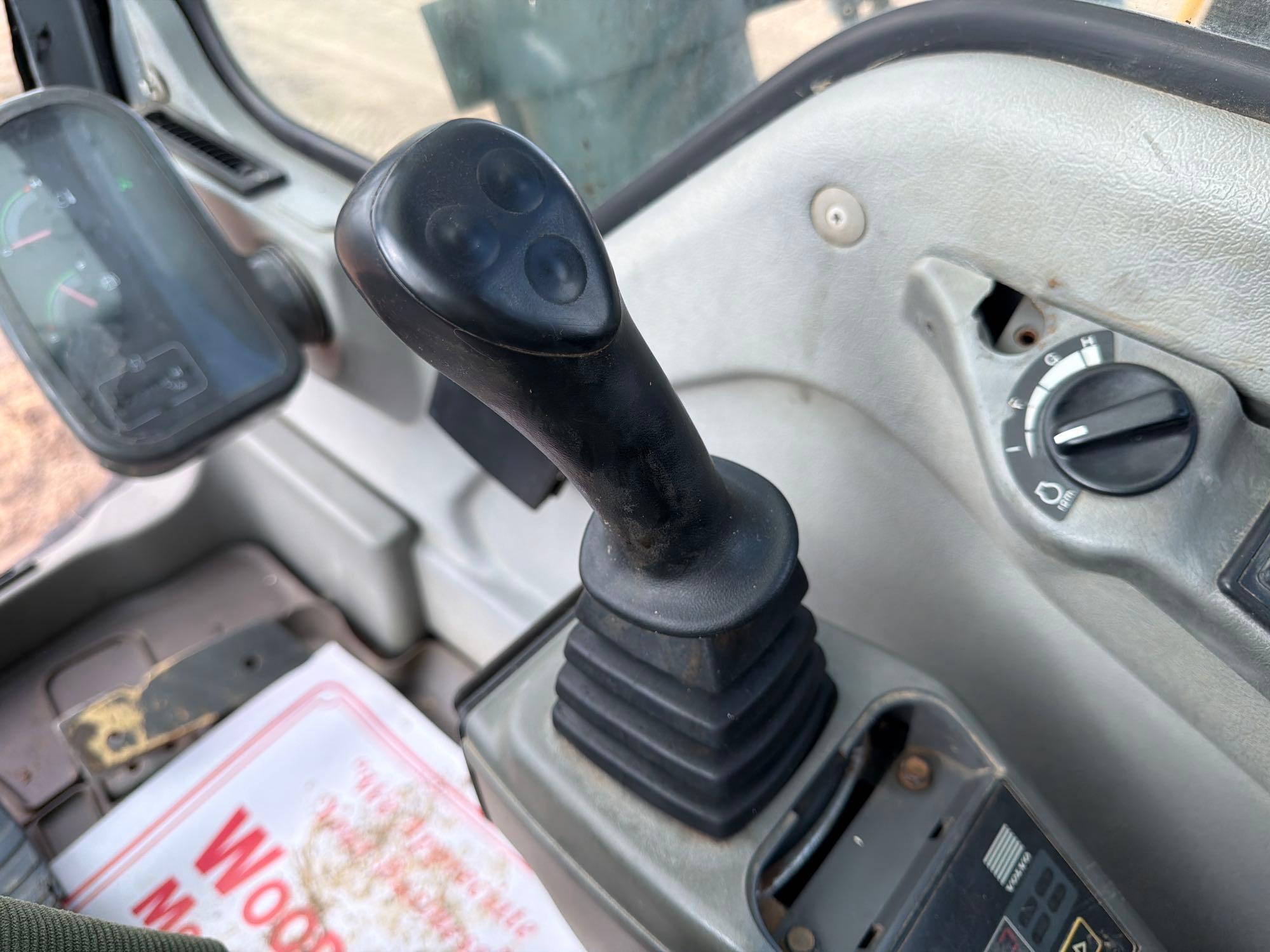 2003 Volvo EC240B LC