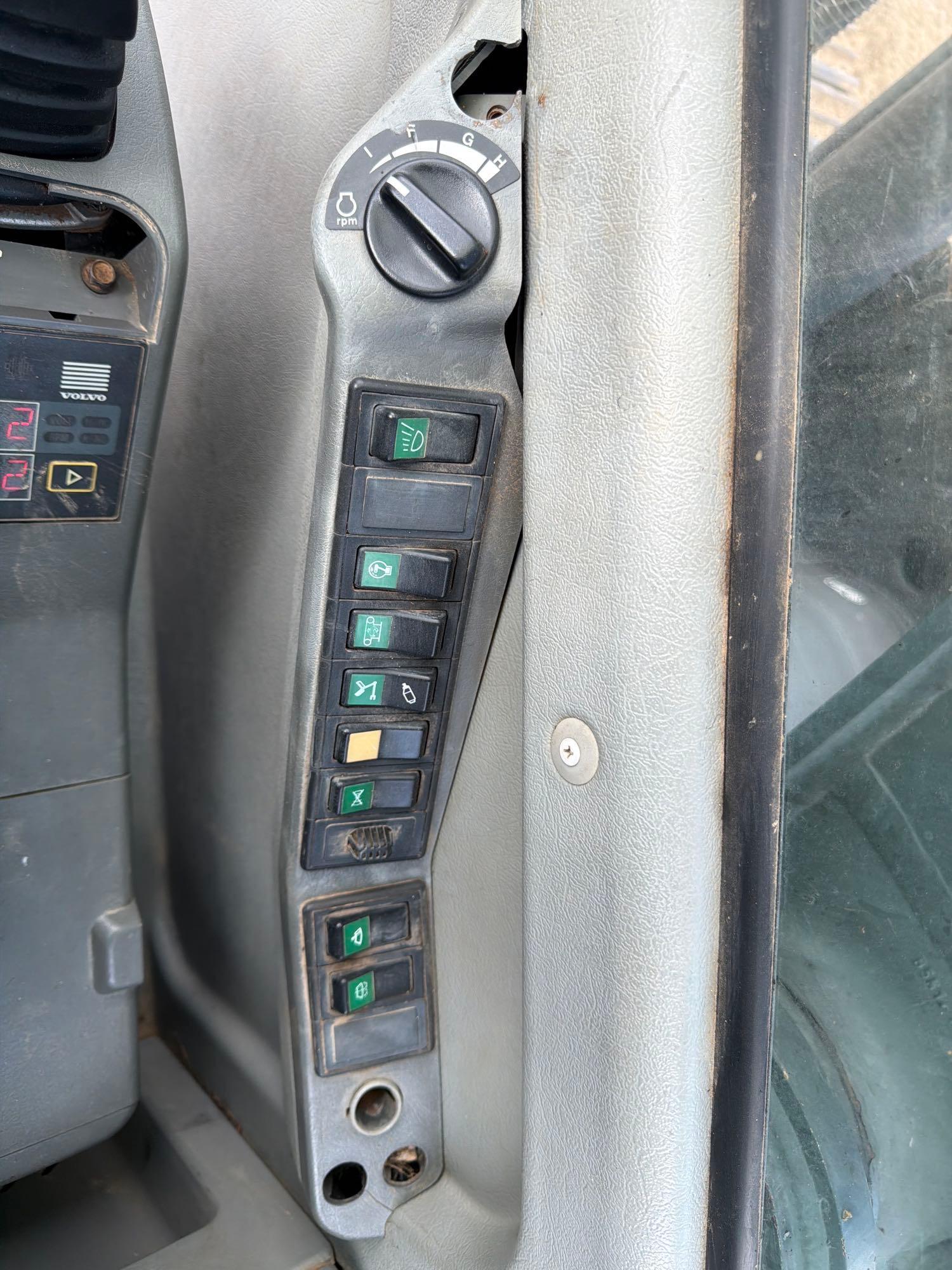 2003 Volvo EC240B LC