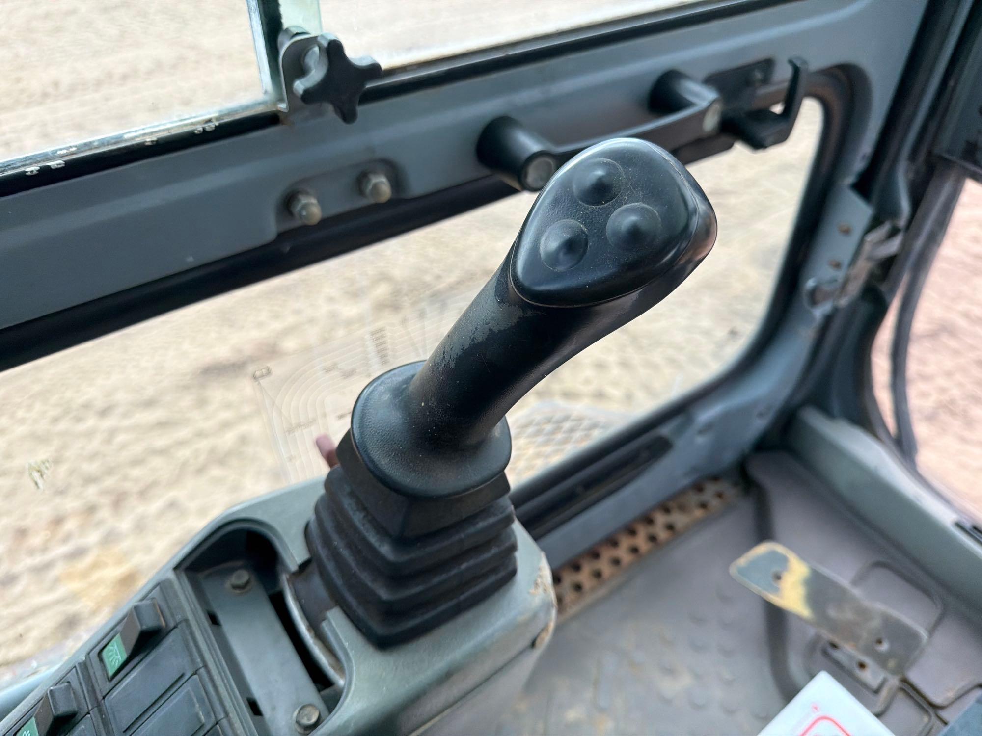 2003 Volvo EC240B LC
