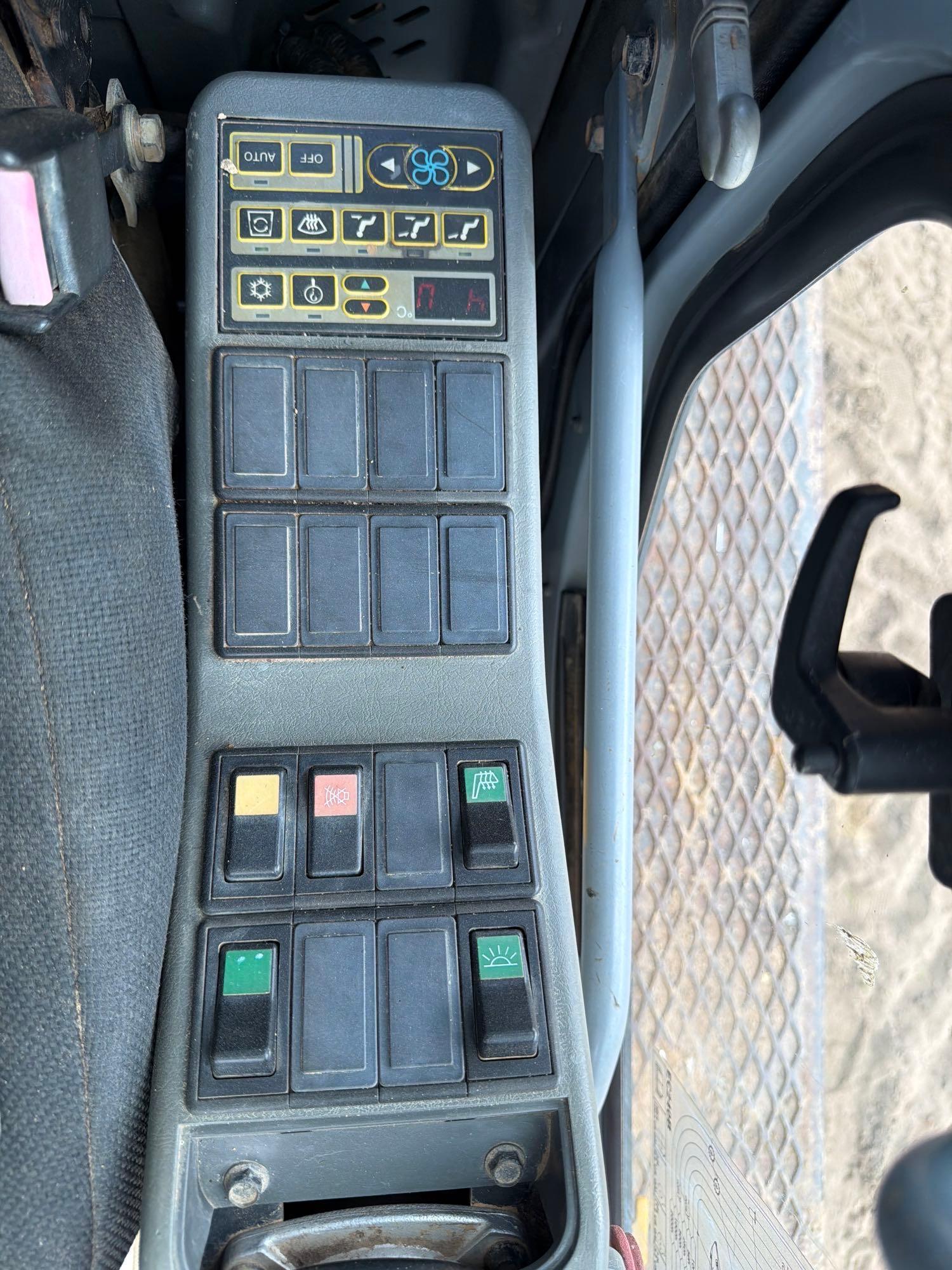 2003 Volvo EC240B LC