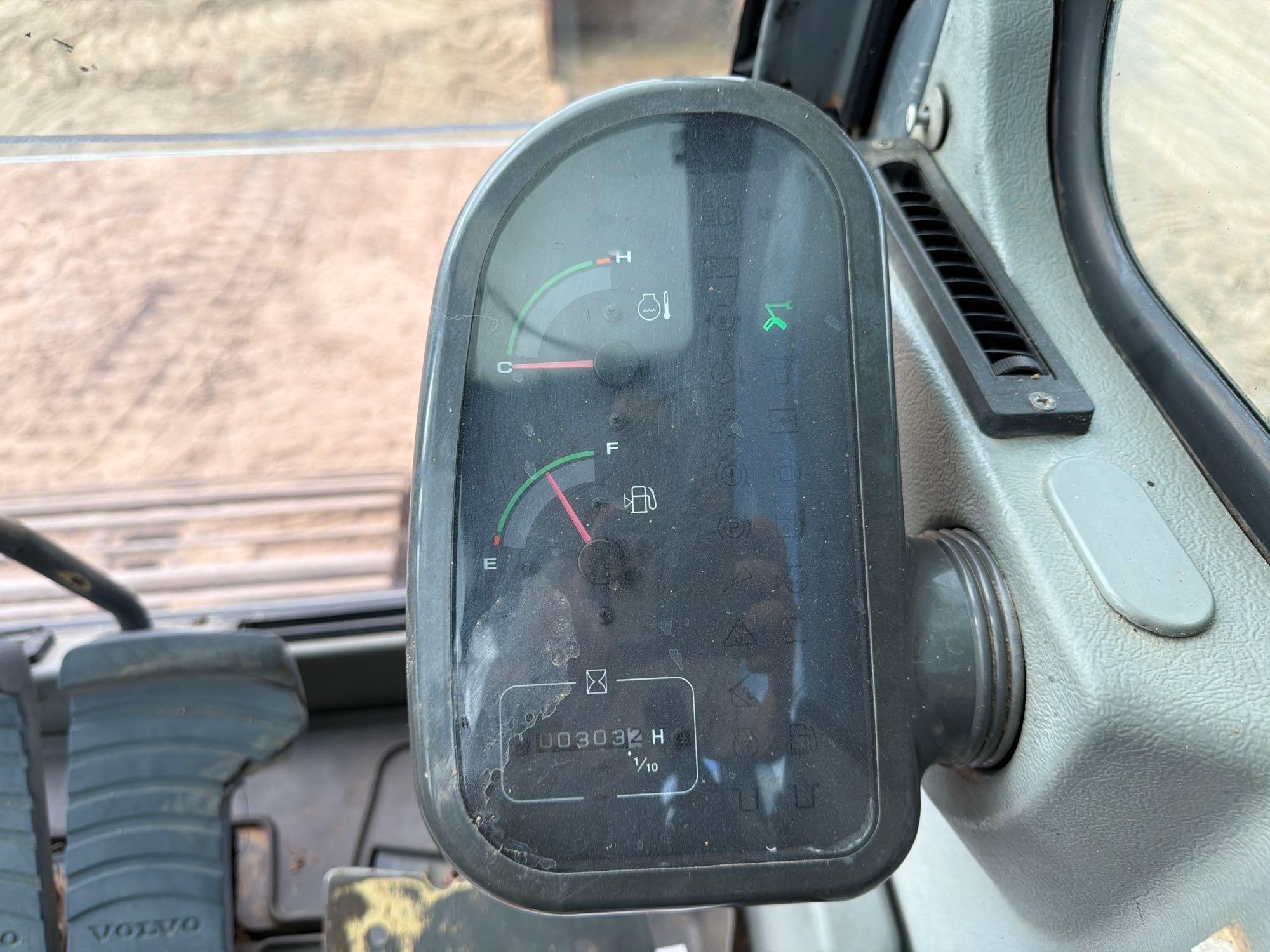 2003 Volvo EC240B LC