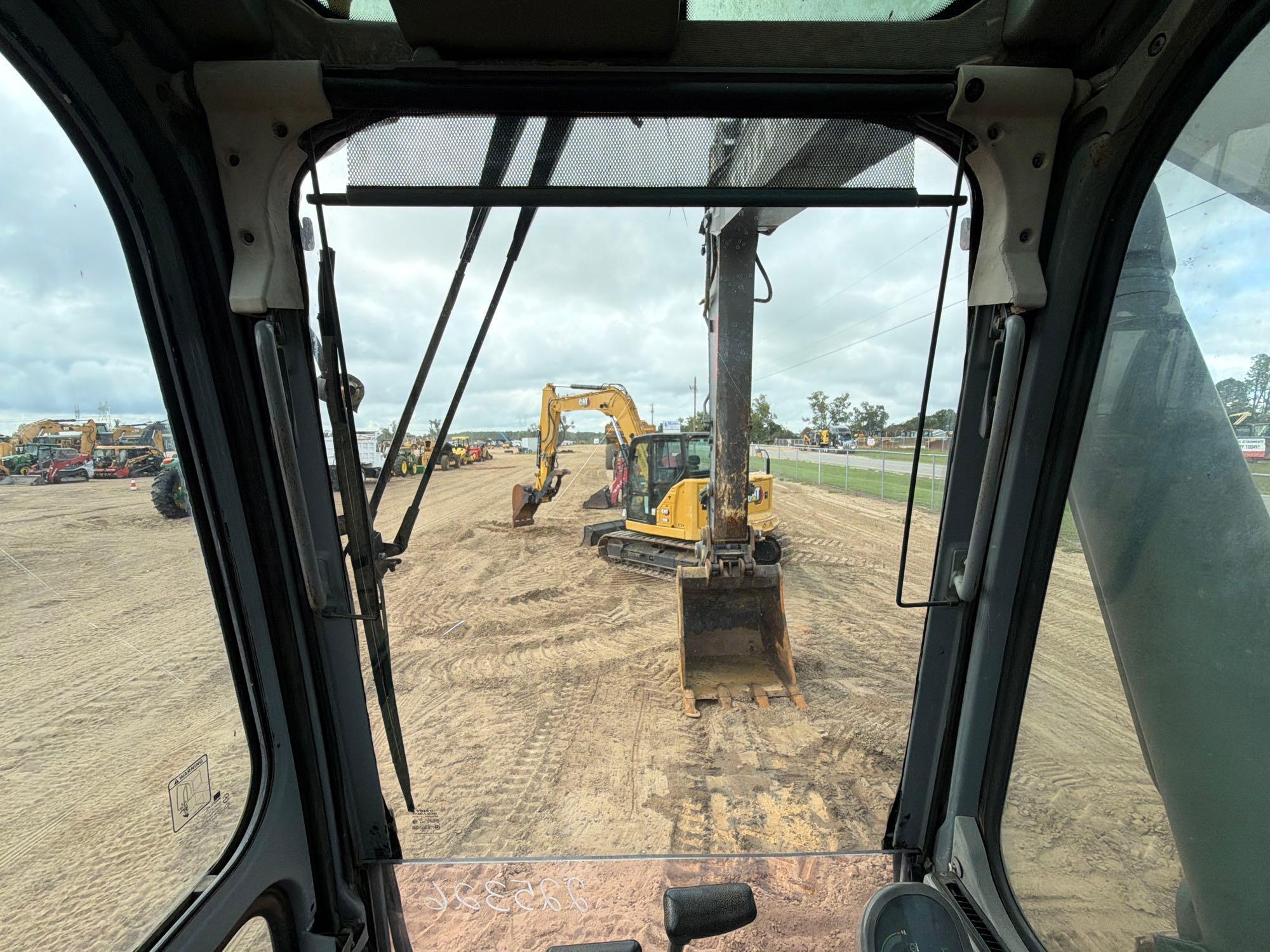 2003 Volvo EC240B LC