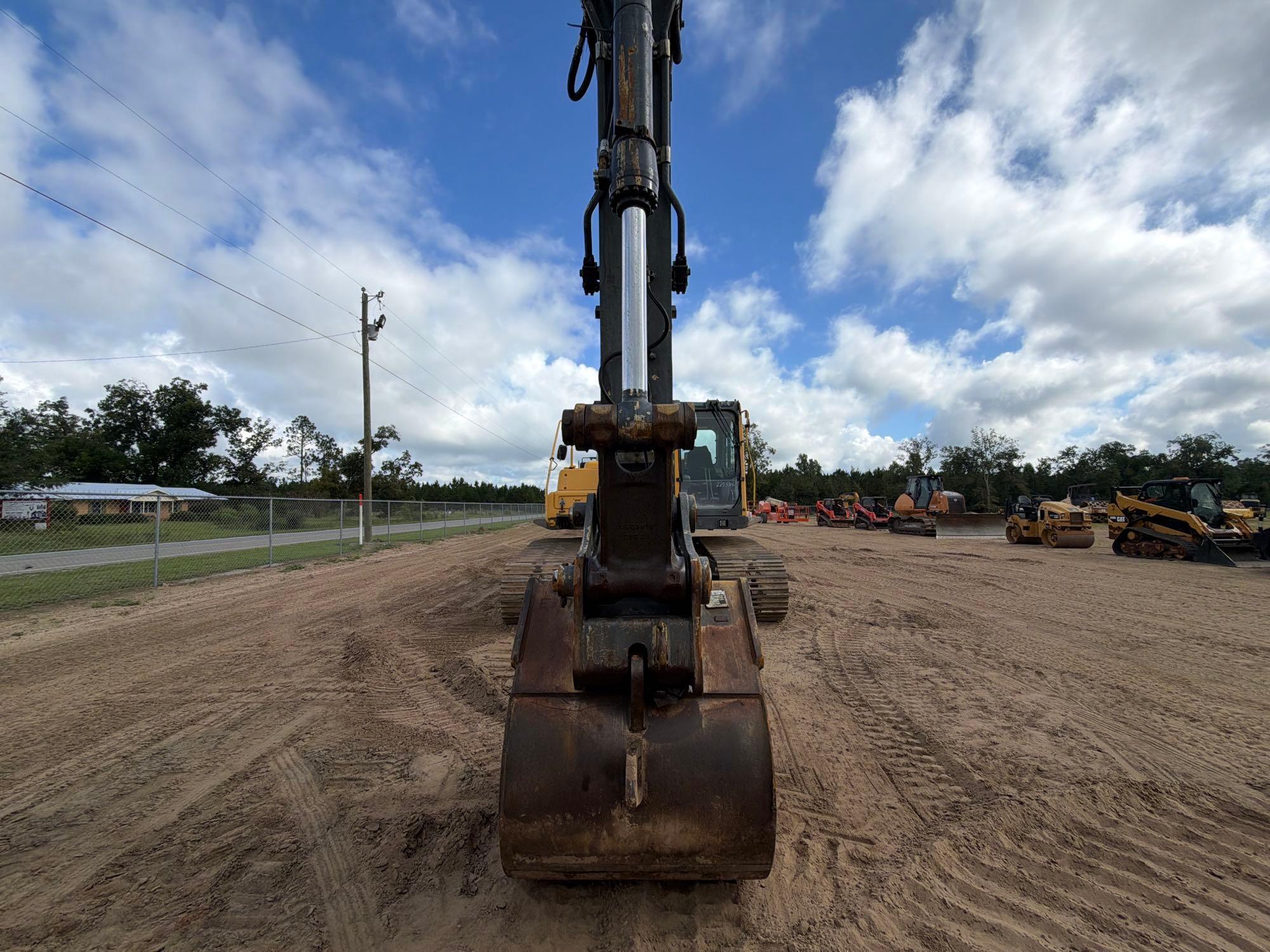 2003 Volvo EC240B LC