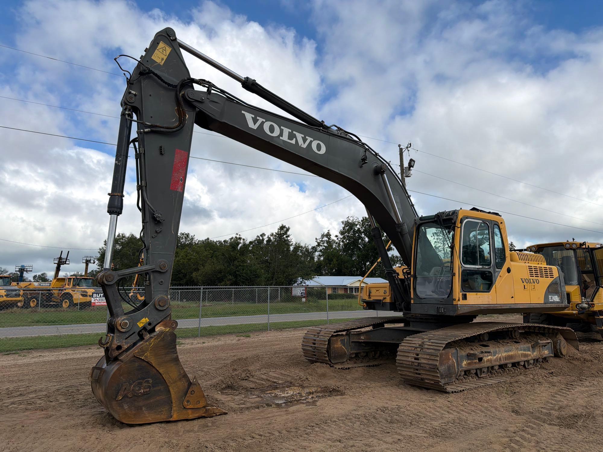 2003 Volvo EC240B LC
