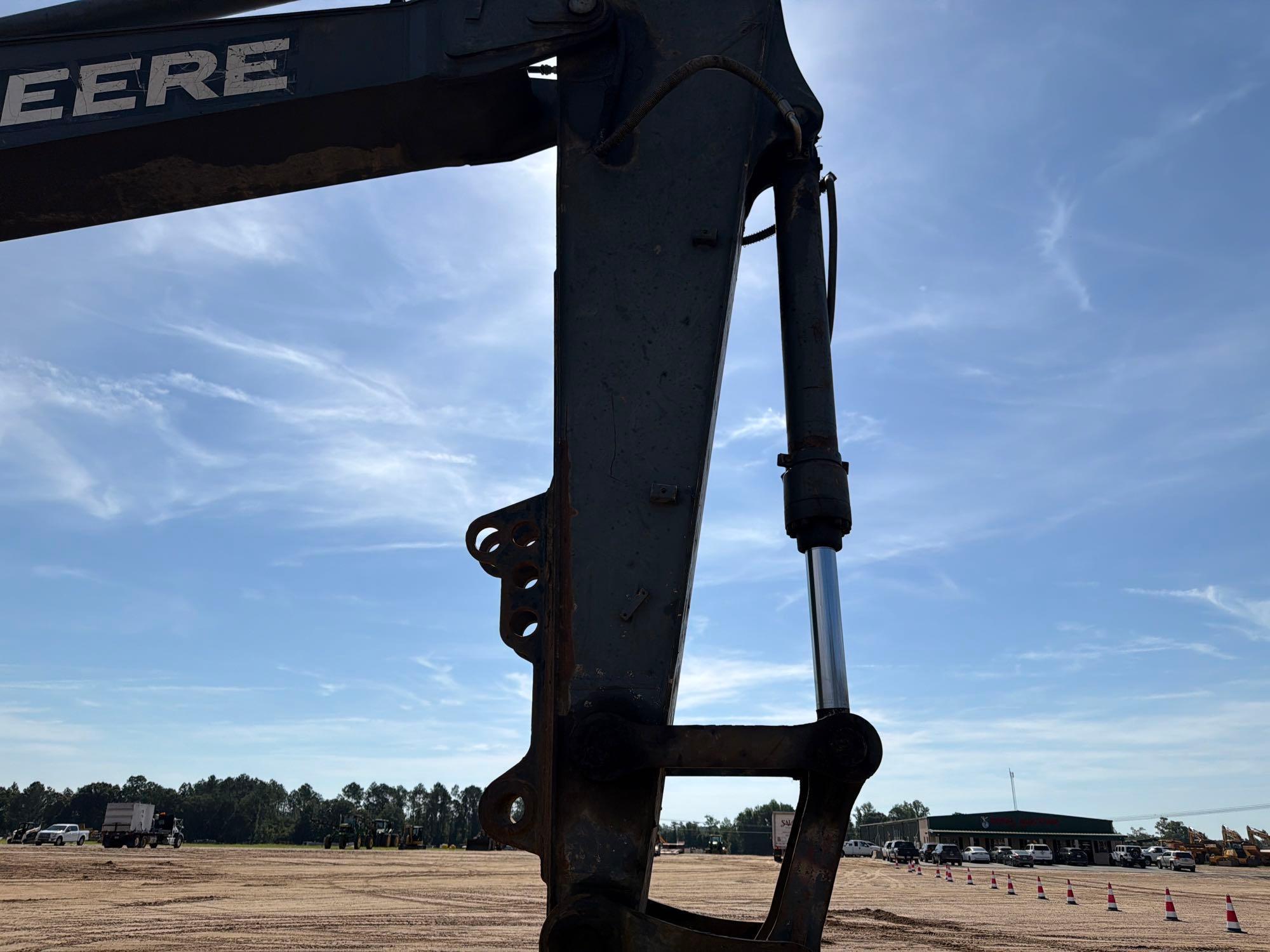 John Deere 240D LC