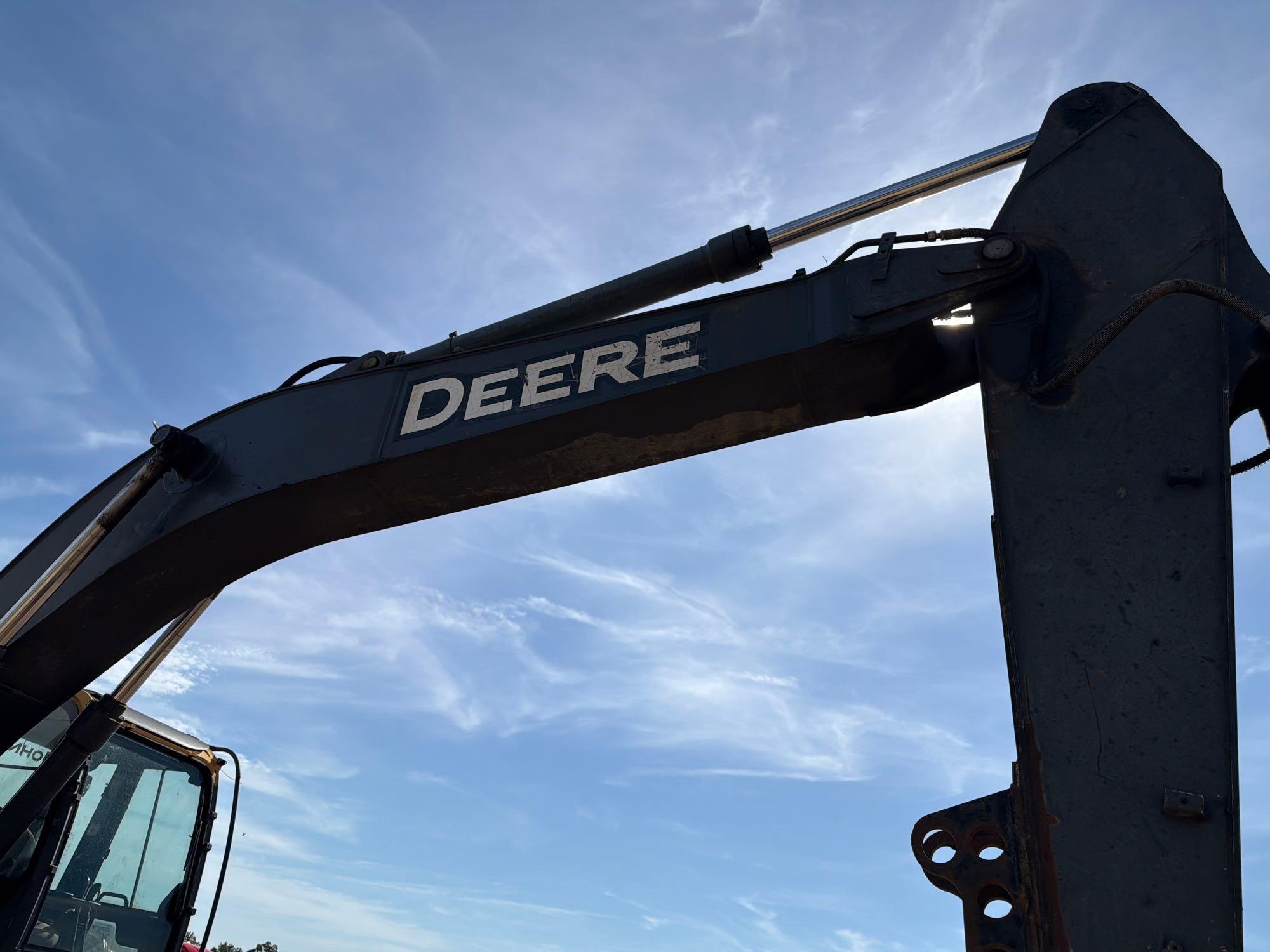 John Deere 240D LC