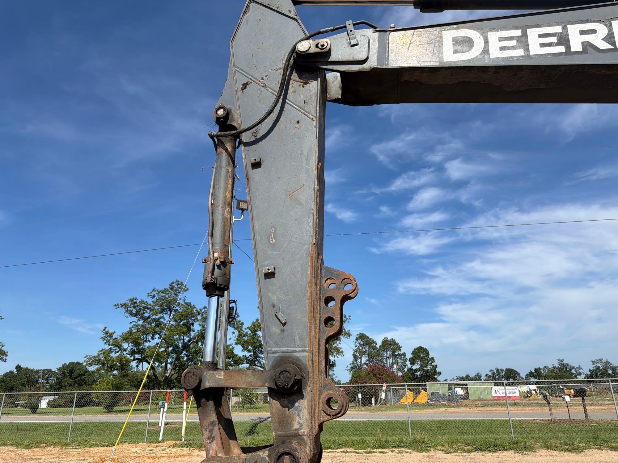 John Deere 240D LC