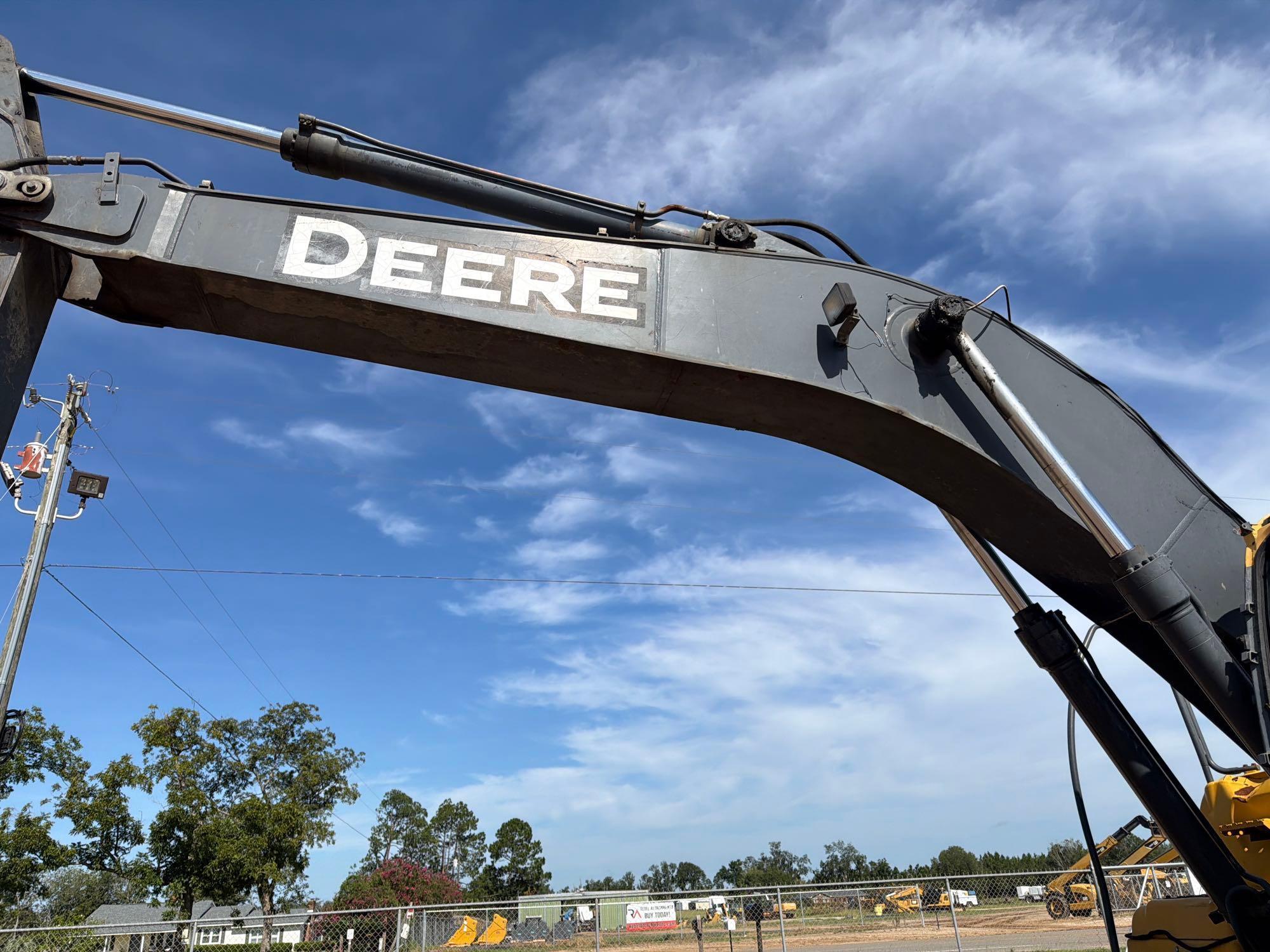 John Deere 240D LC