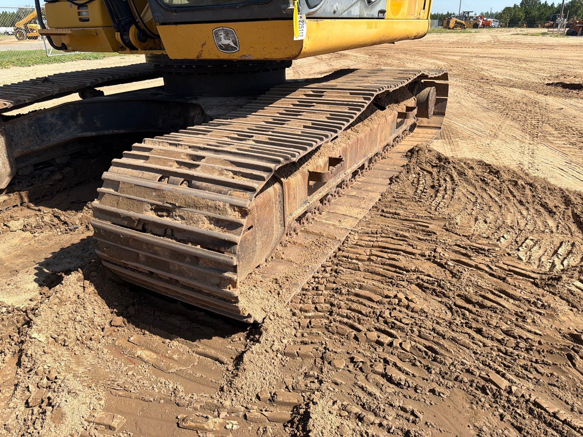 John Deere 240D LC