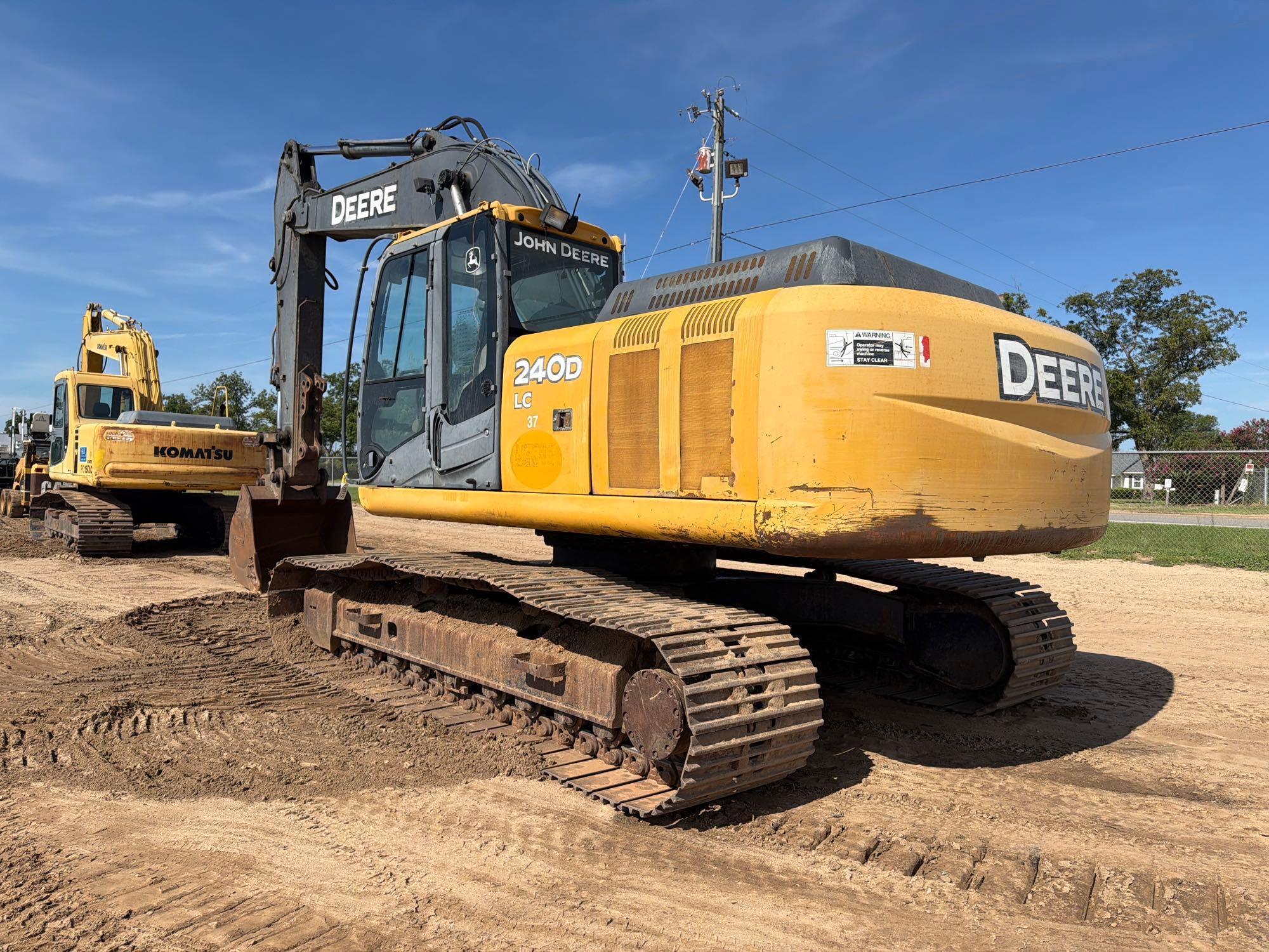 John Deere 240D LC