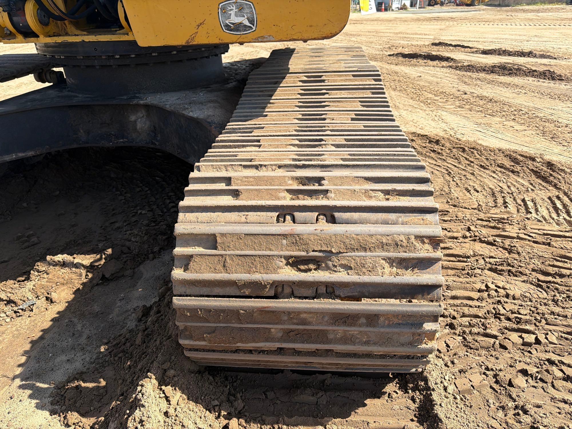 John Deere 240D LC