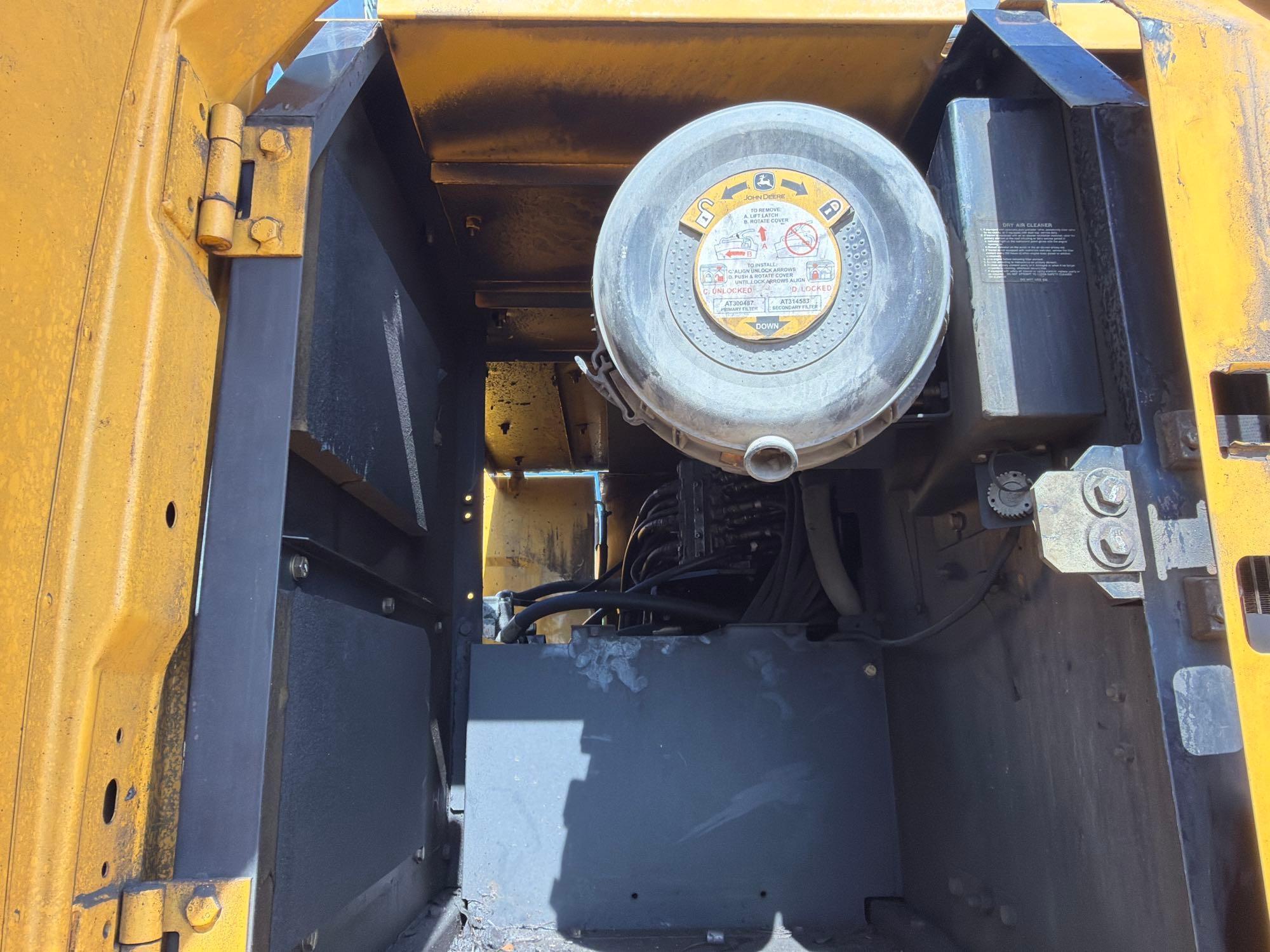 John Deere 240D LC
