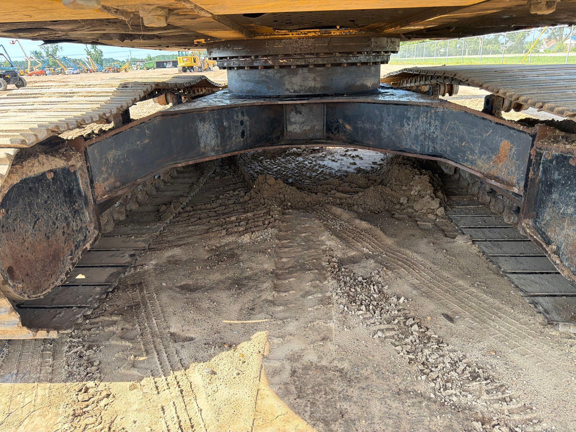 John Deere 240D LC