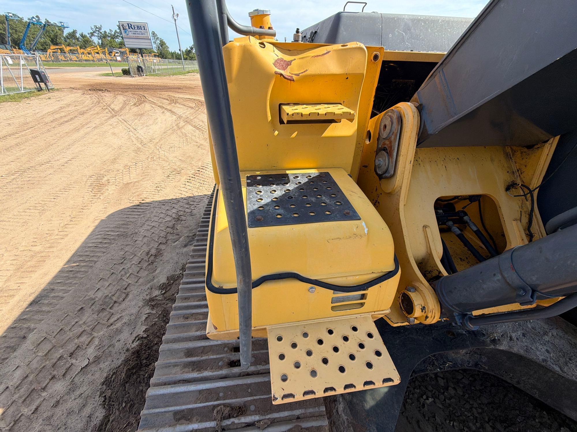 John Deere 240D LC