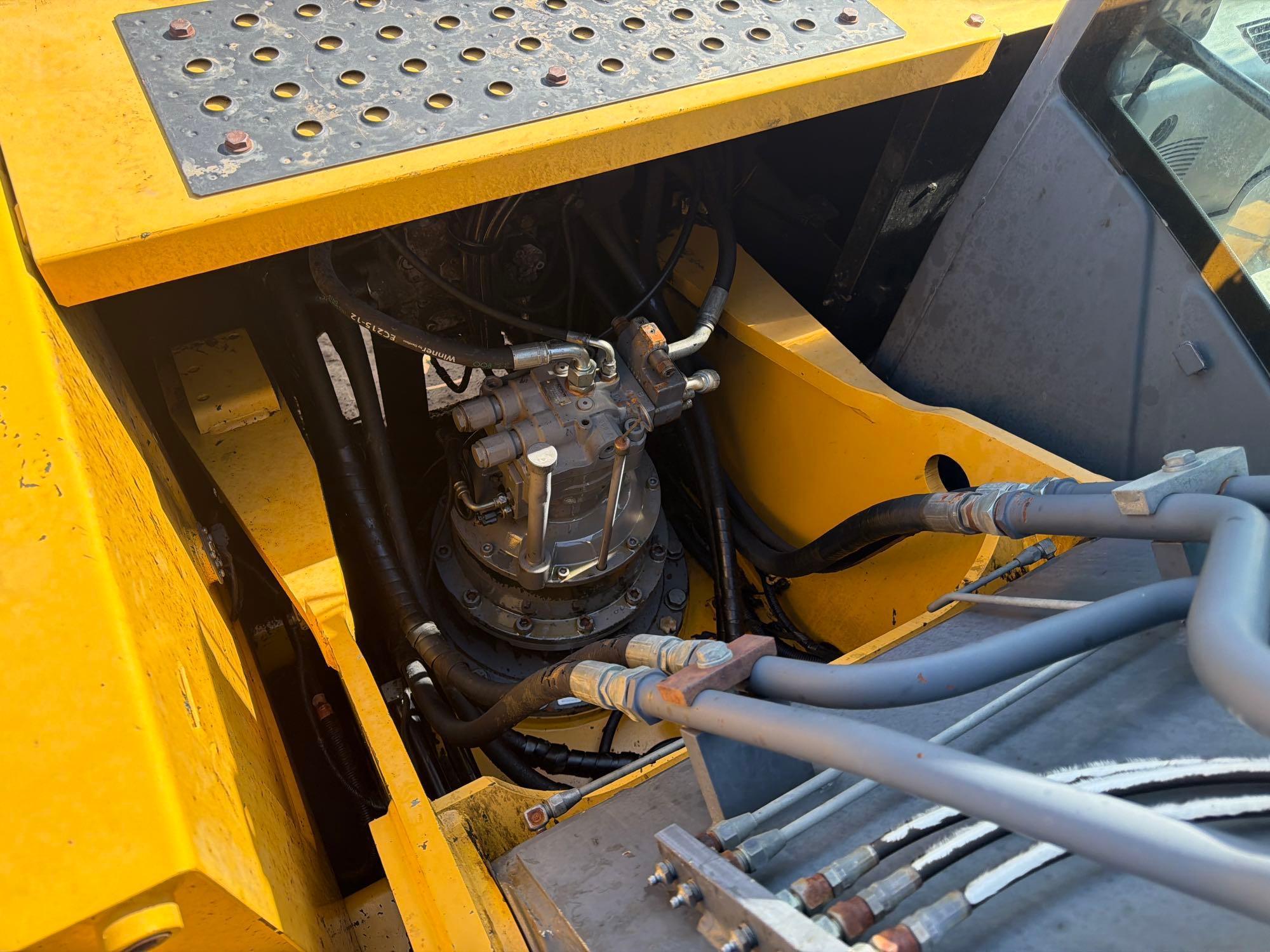 John Deere 240D LC