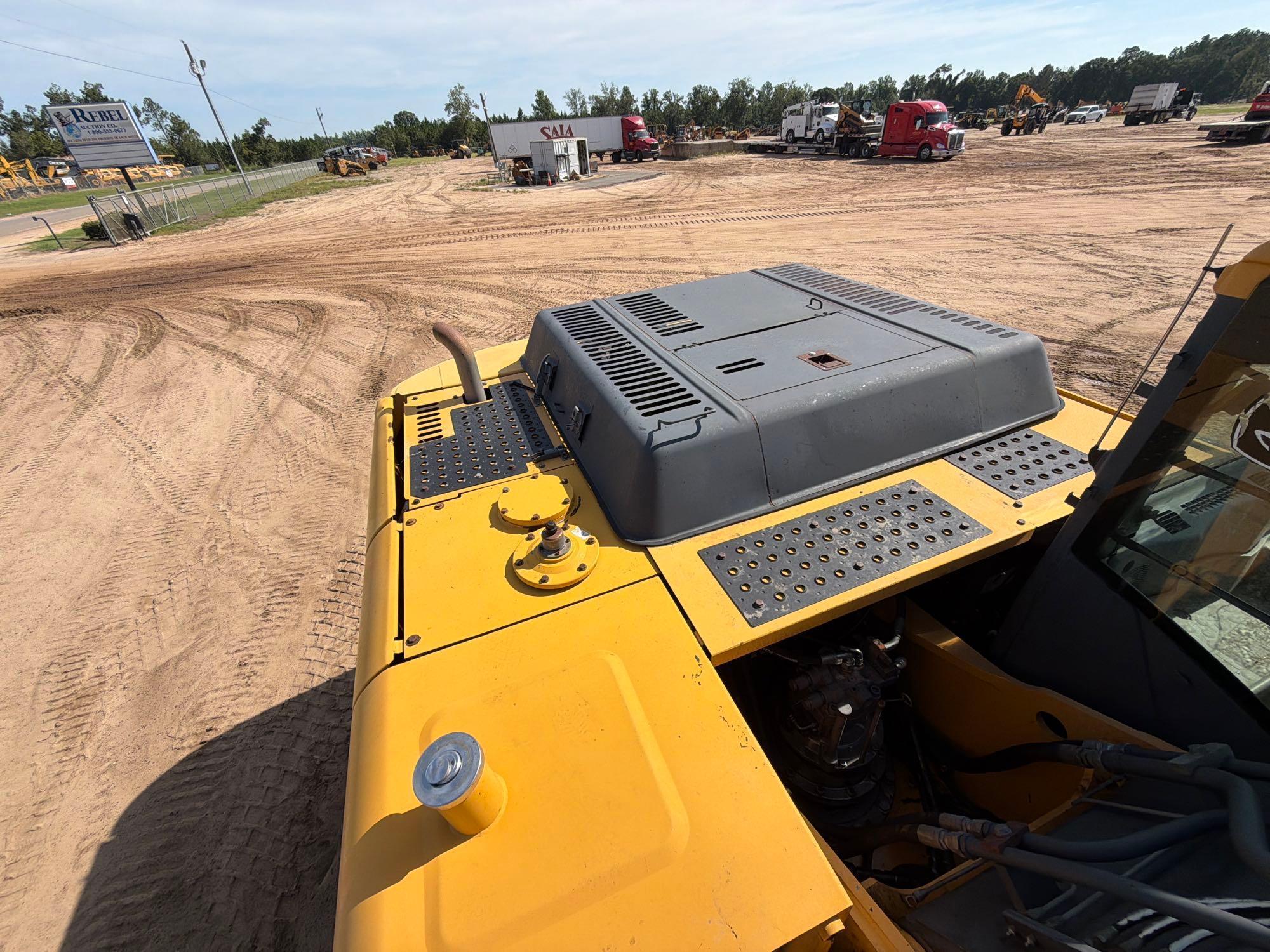 John Deere 240D LC