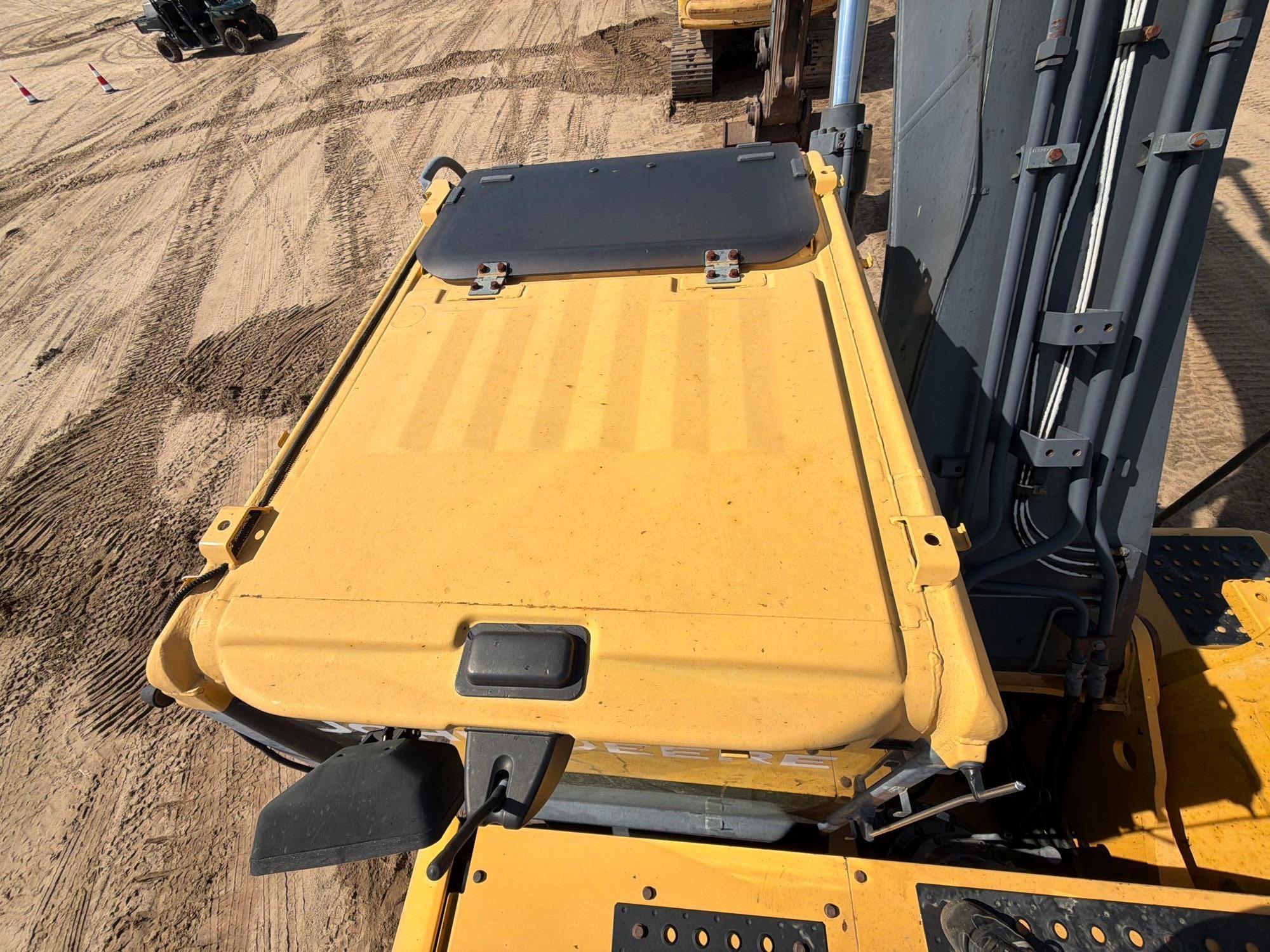 John Deere 240D LC