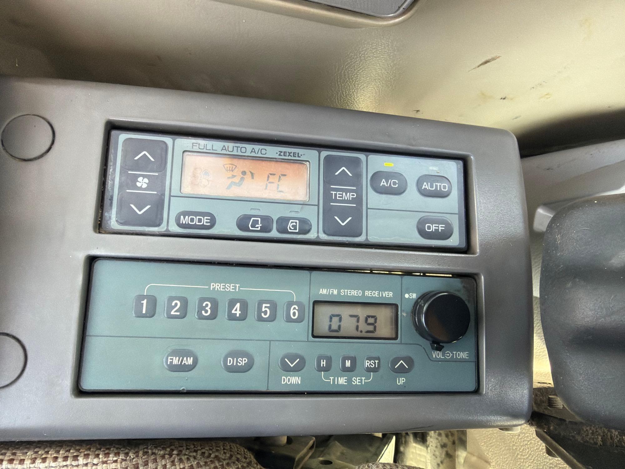 John Deere 240D LC