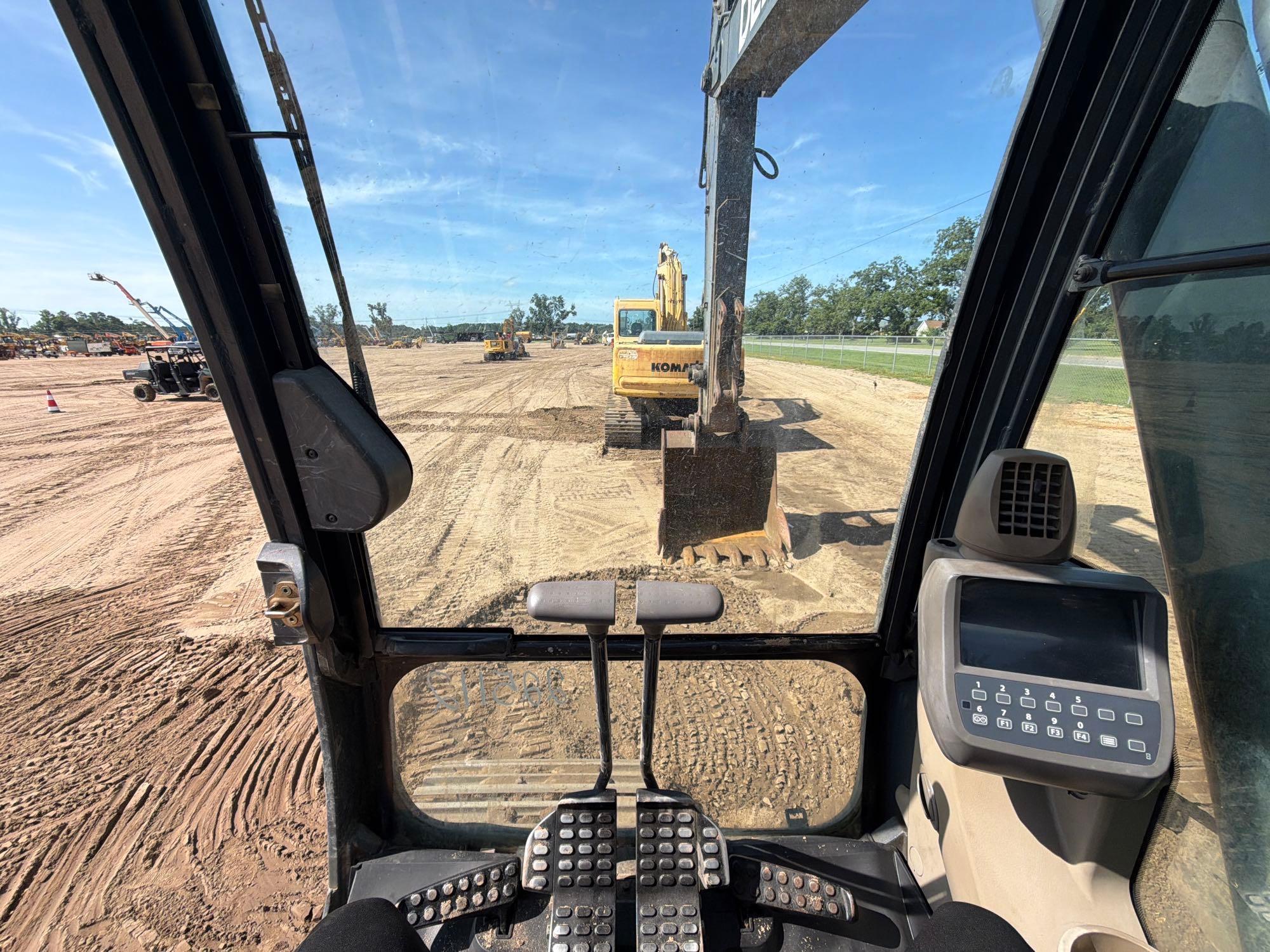John Deere 240D LC