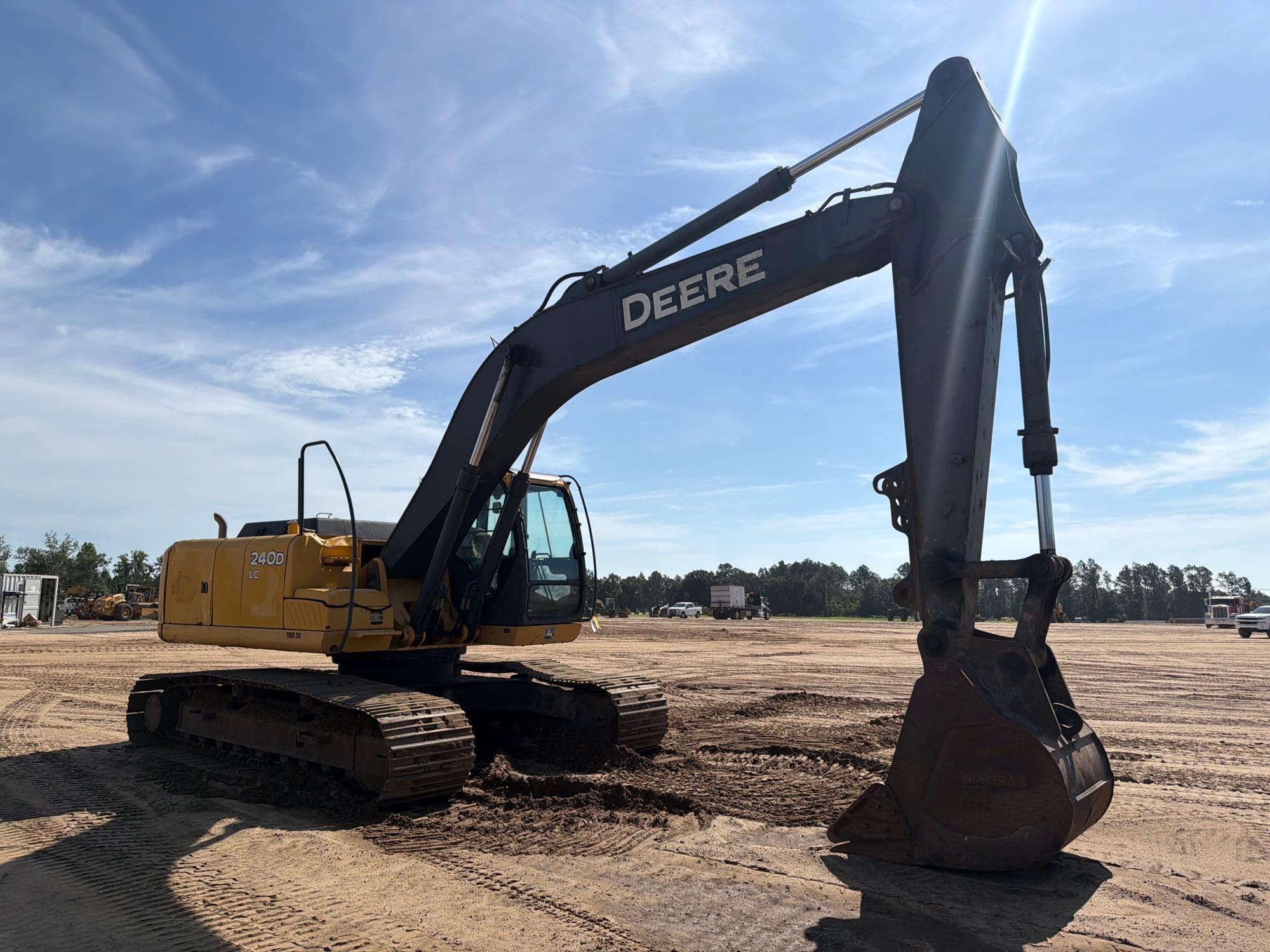 John Deere 240D LC