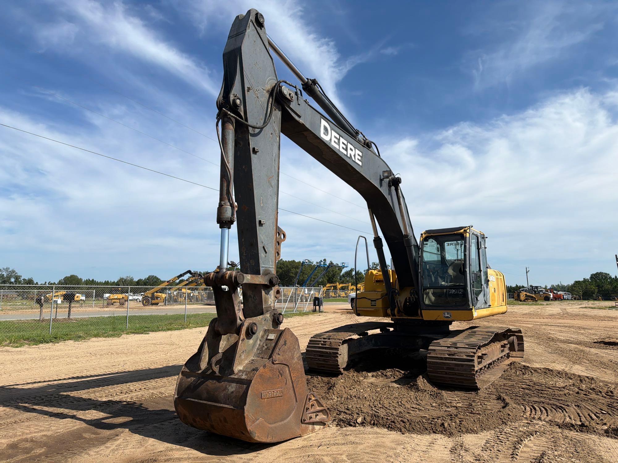 John Deere 240D LC