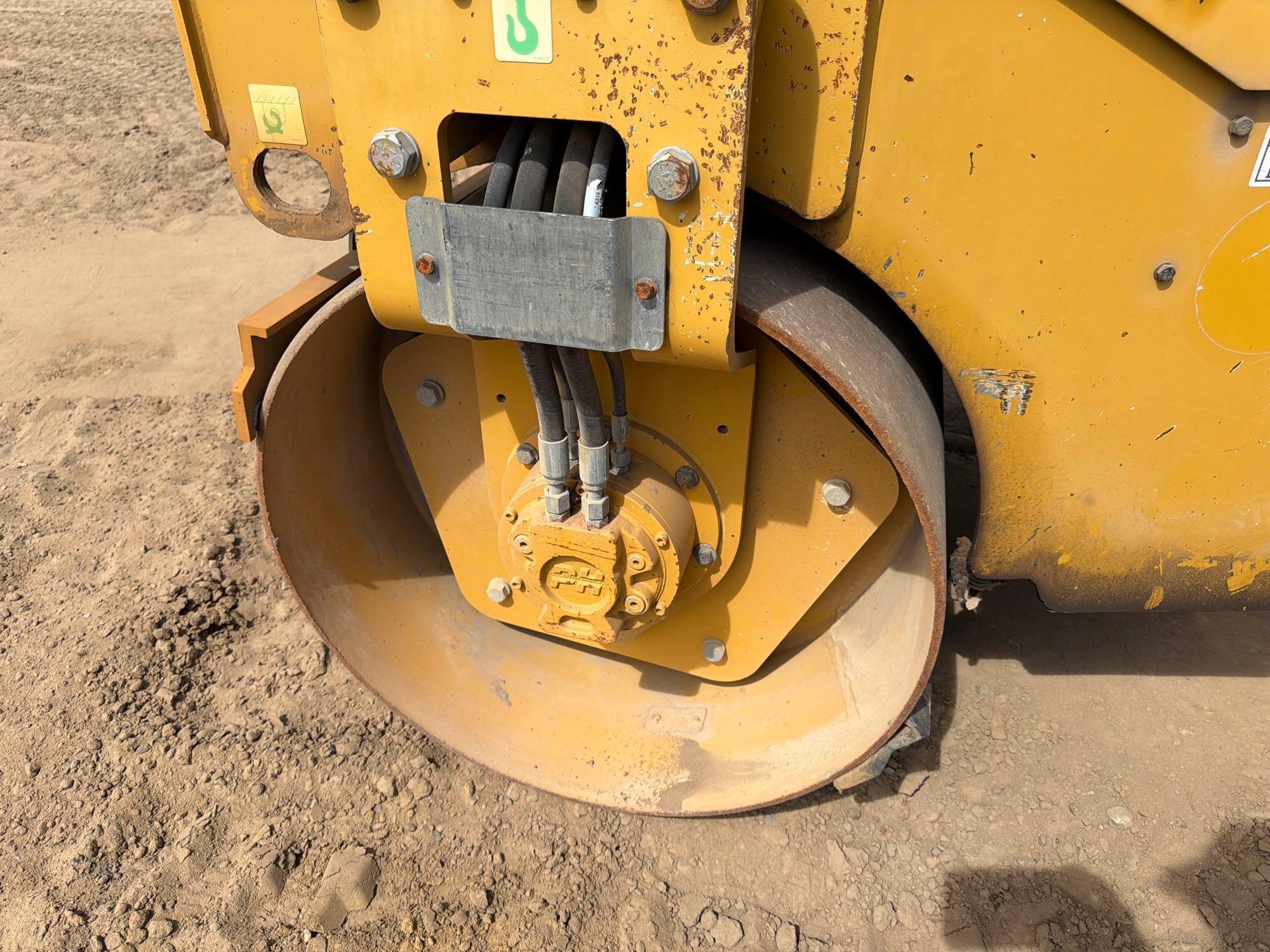 2016 Caterpillar CB24B