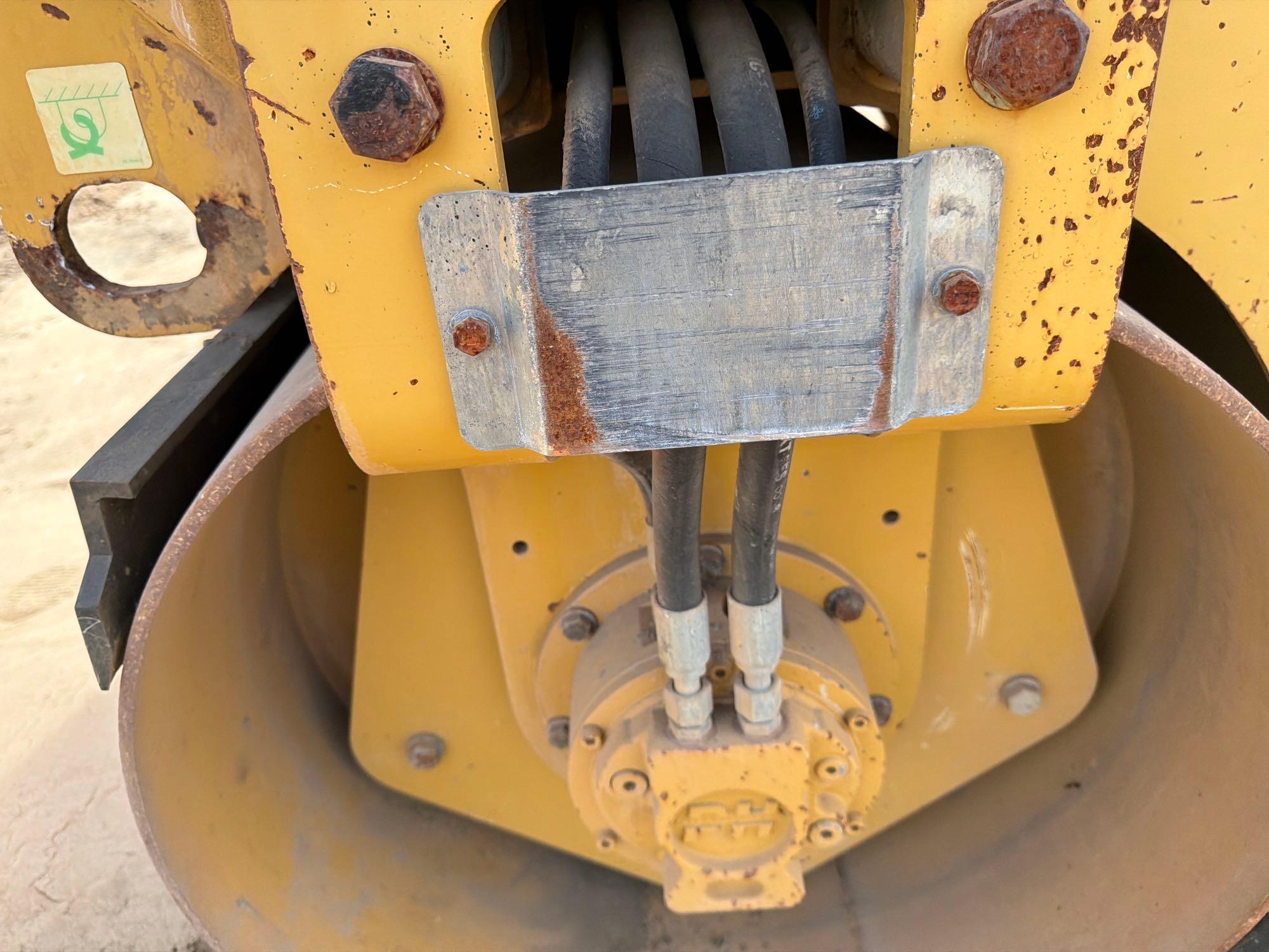 2016 Caterpillar CB24B