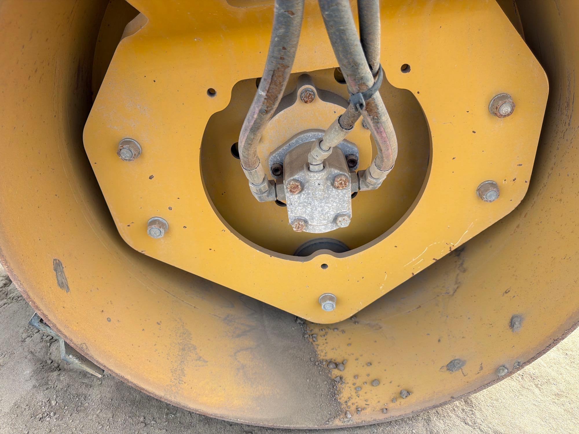 2016 Caterpillar CB24B