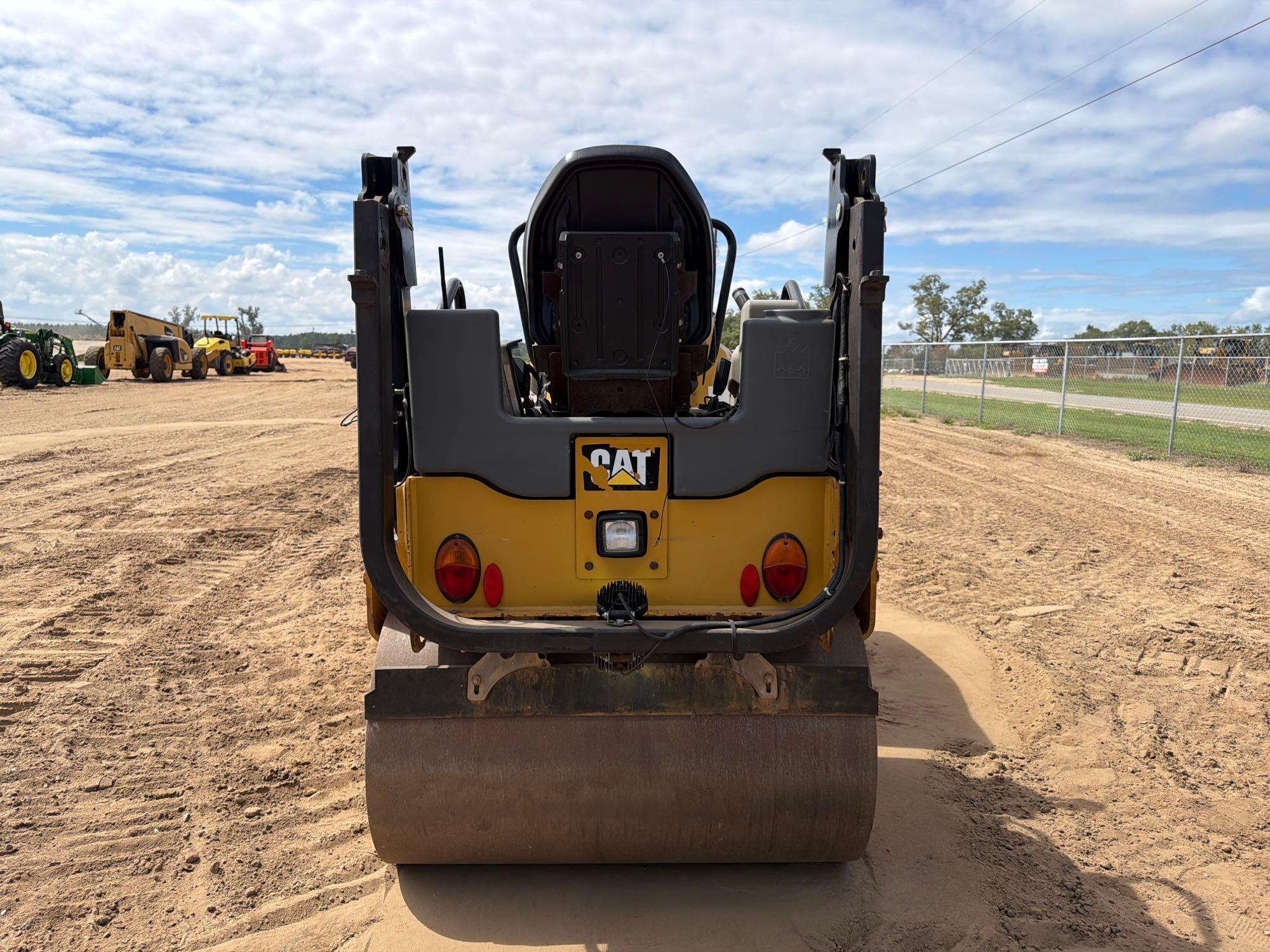 2016 Caterpillar CB24B