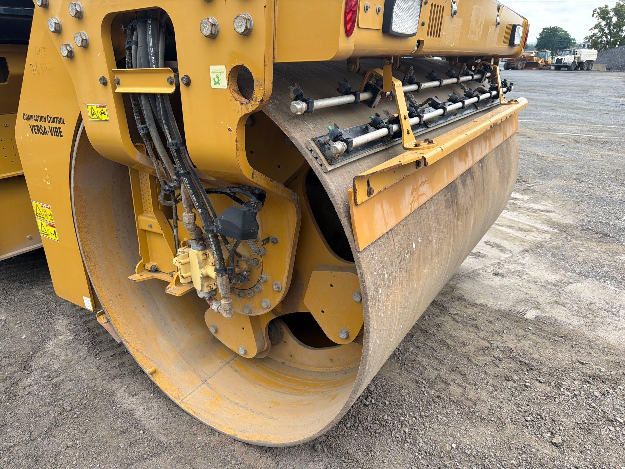 2017 Caterpillar CB64B