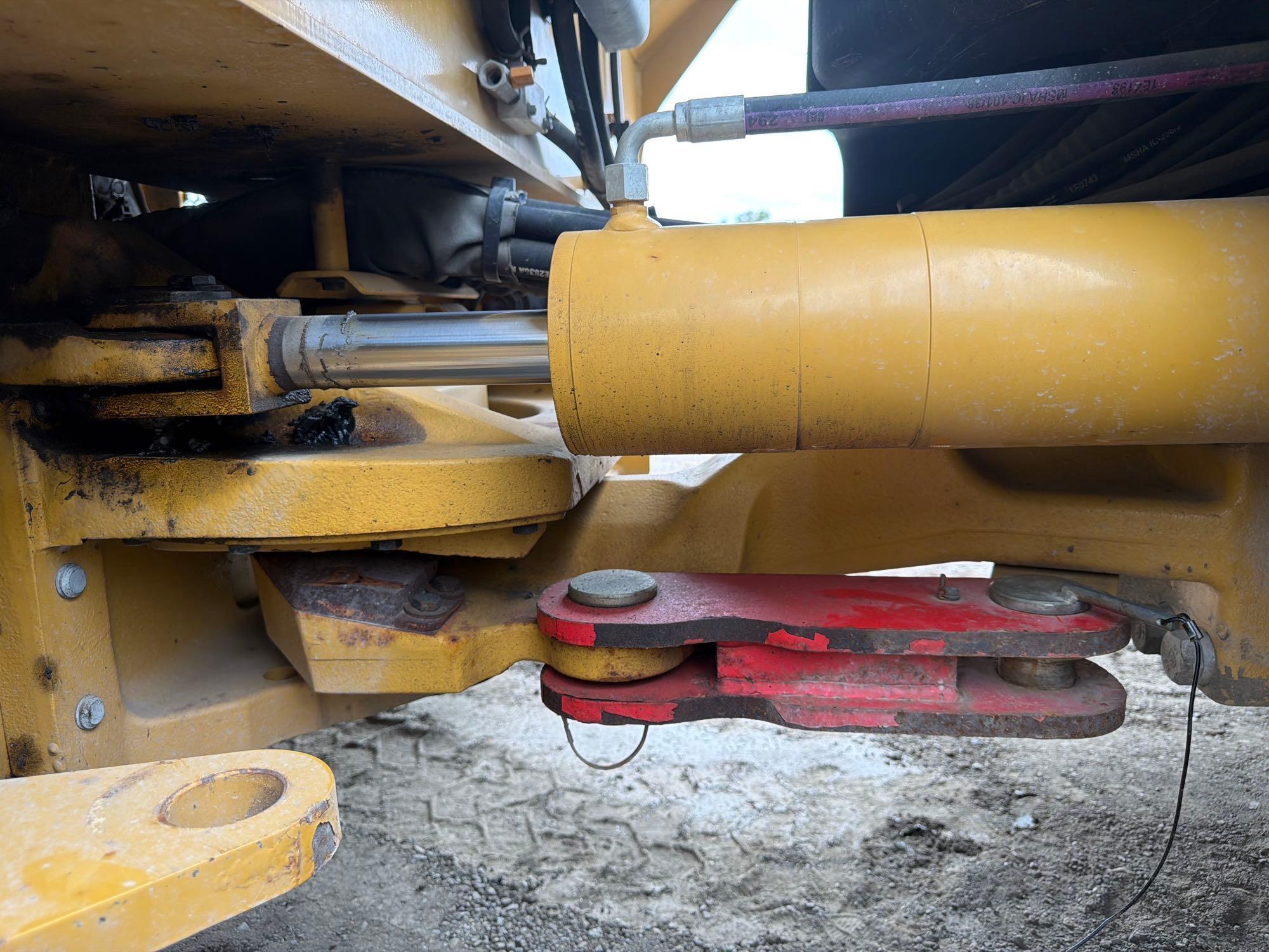 2017 Caterpillar CB64B