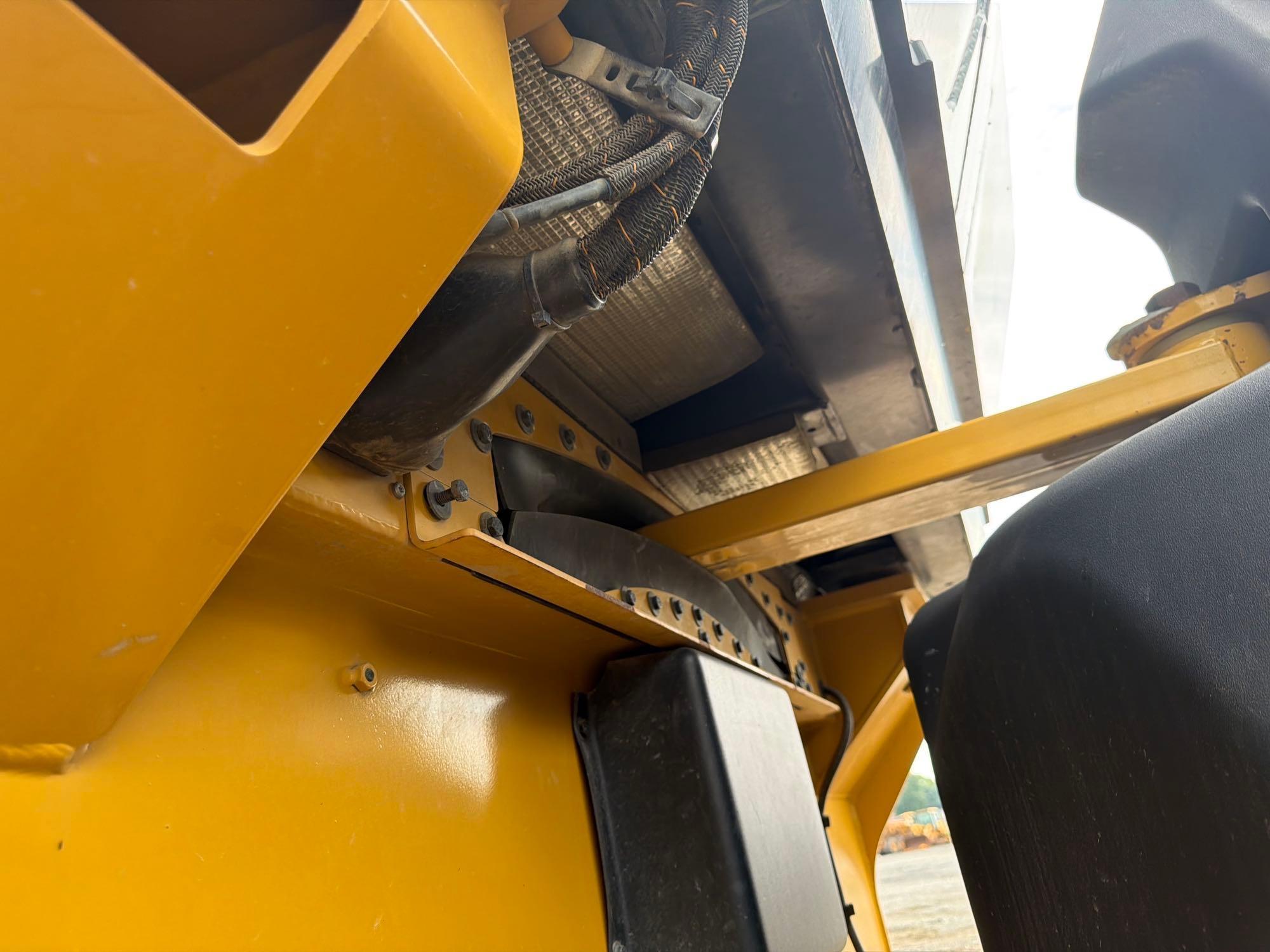 2017 Caterpillar CB64B