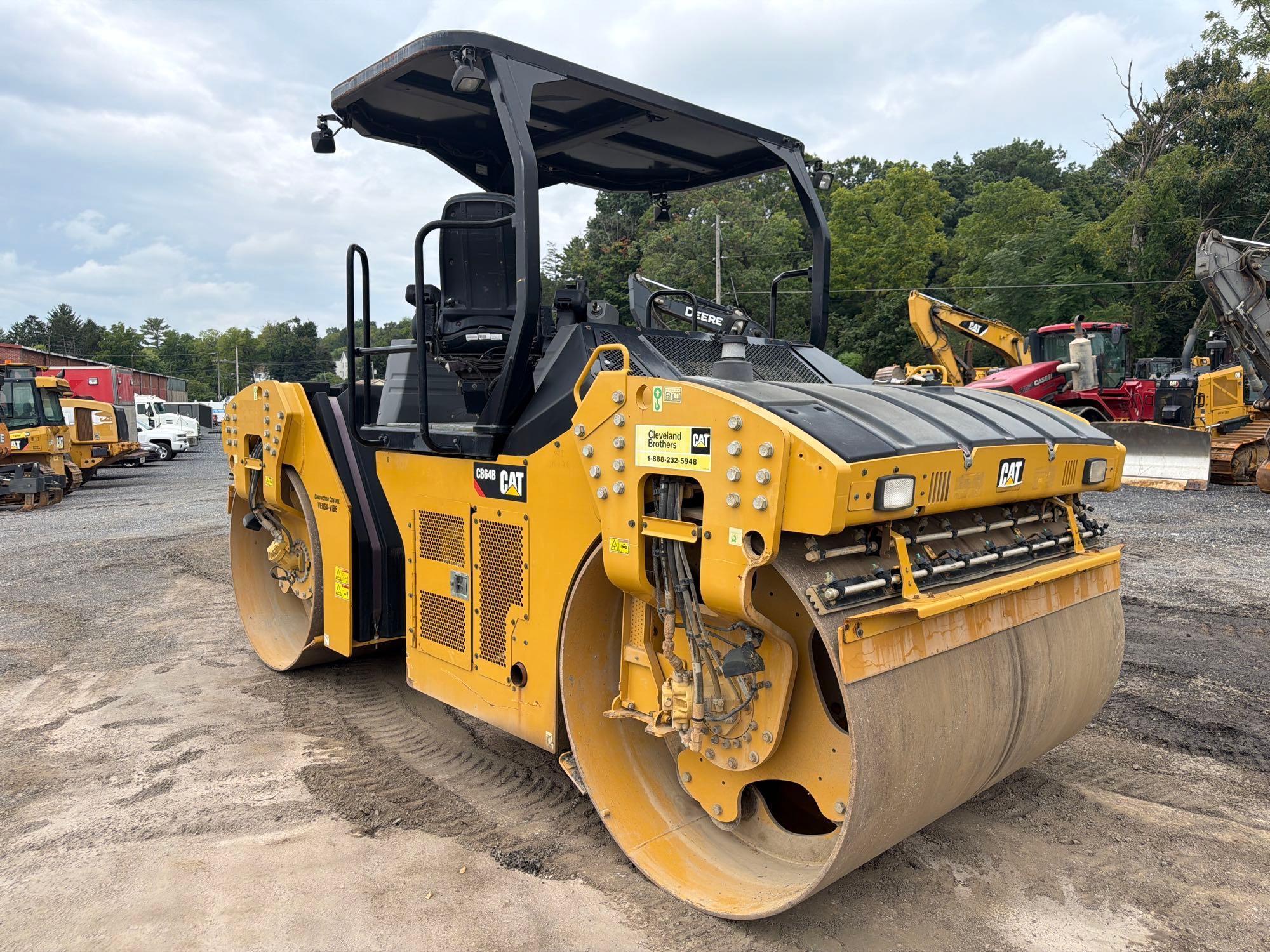 2017 Caterpillar CB64B