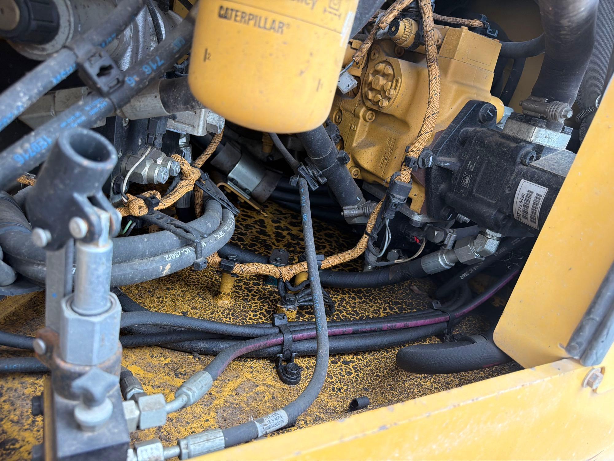 2017 Caterpillar CB64B