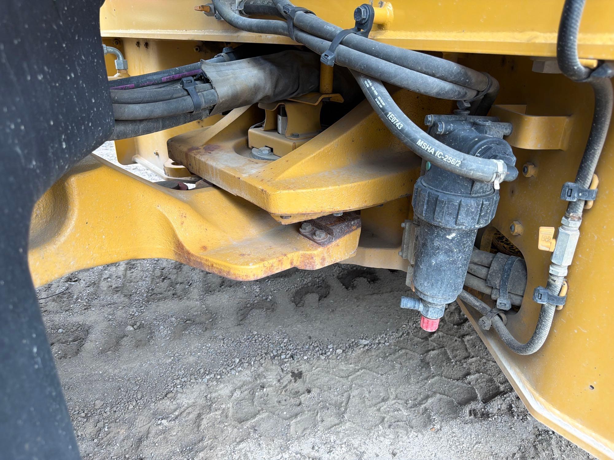 2017 Caterpillar CB64B