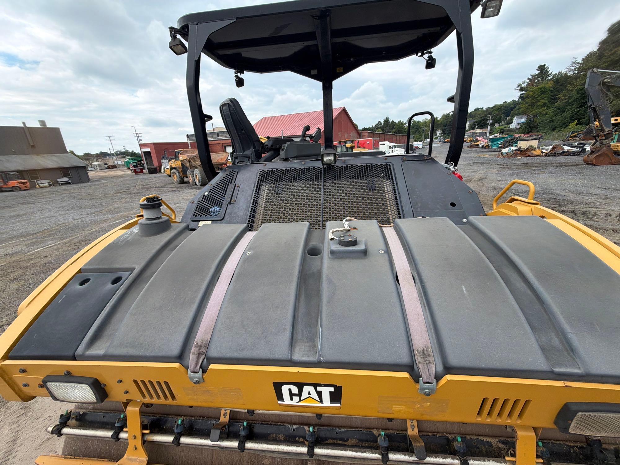 2017 Caterpillar CB64B