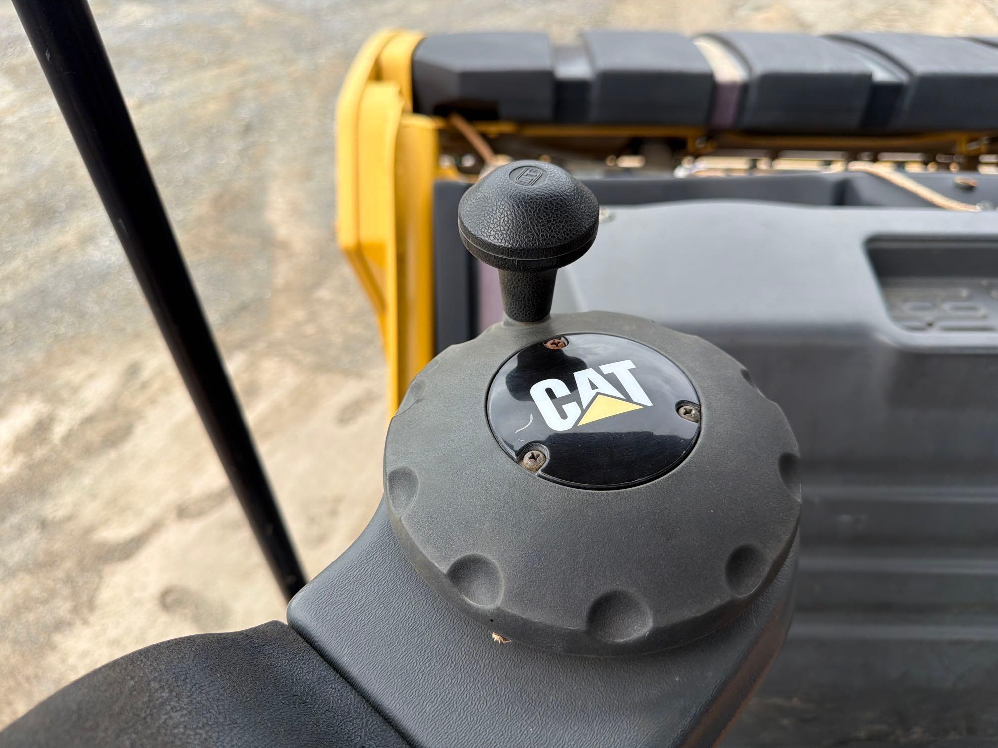 2017 Caterpillar CB64B
