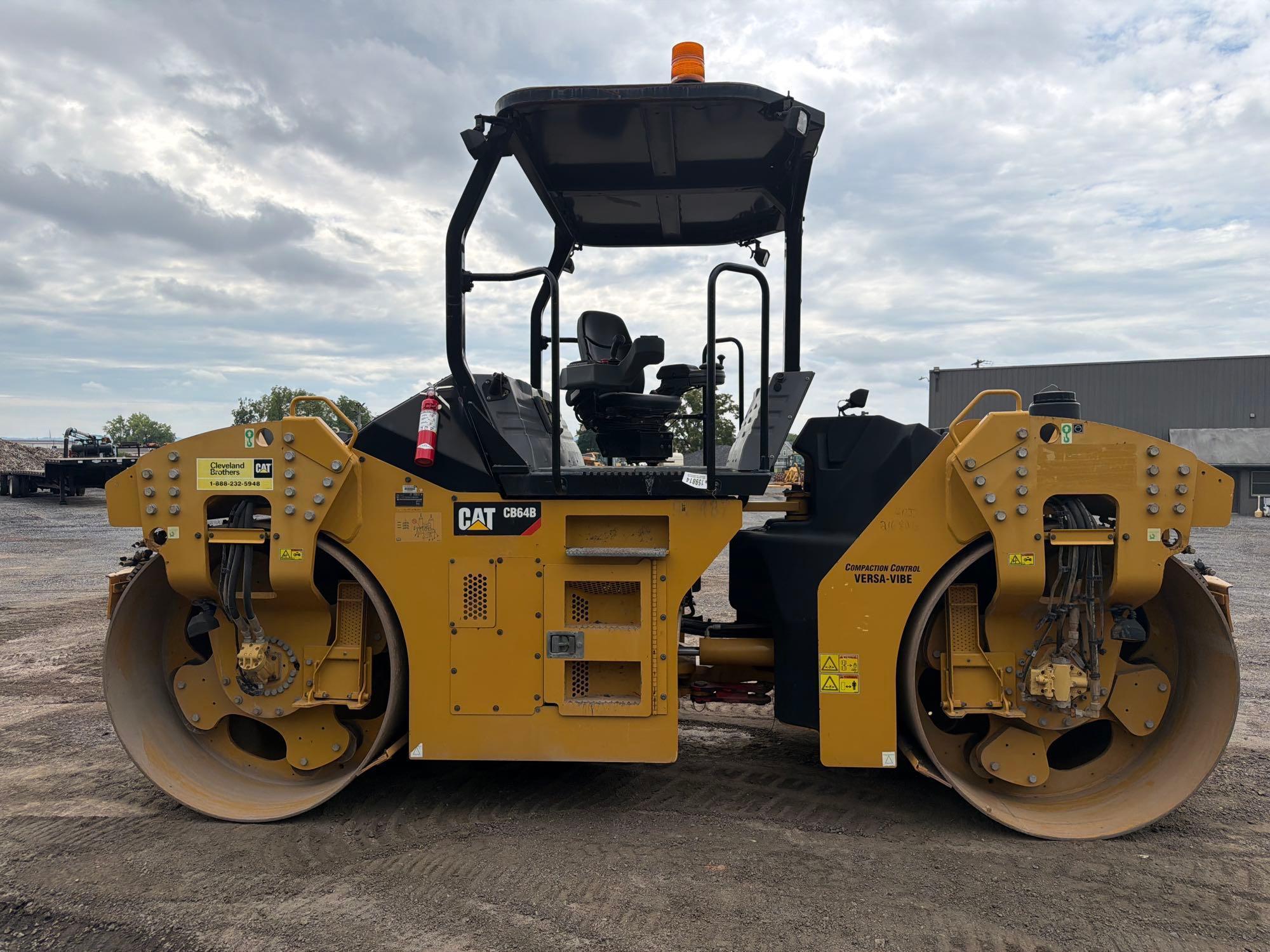 2017 Caterpillar CB64B
