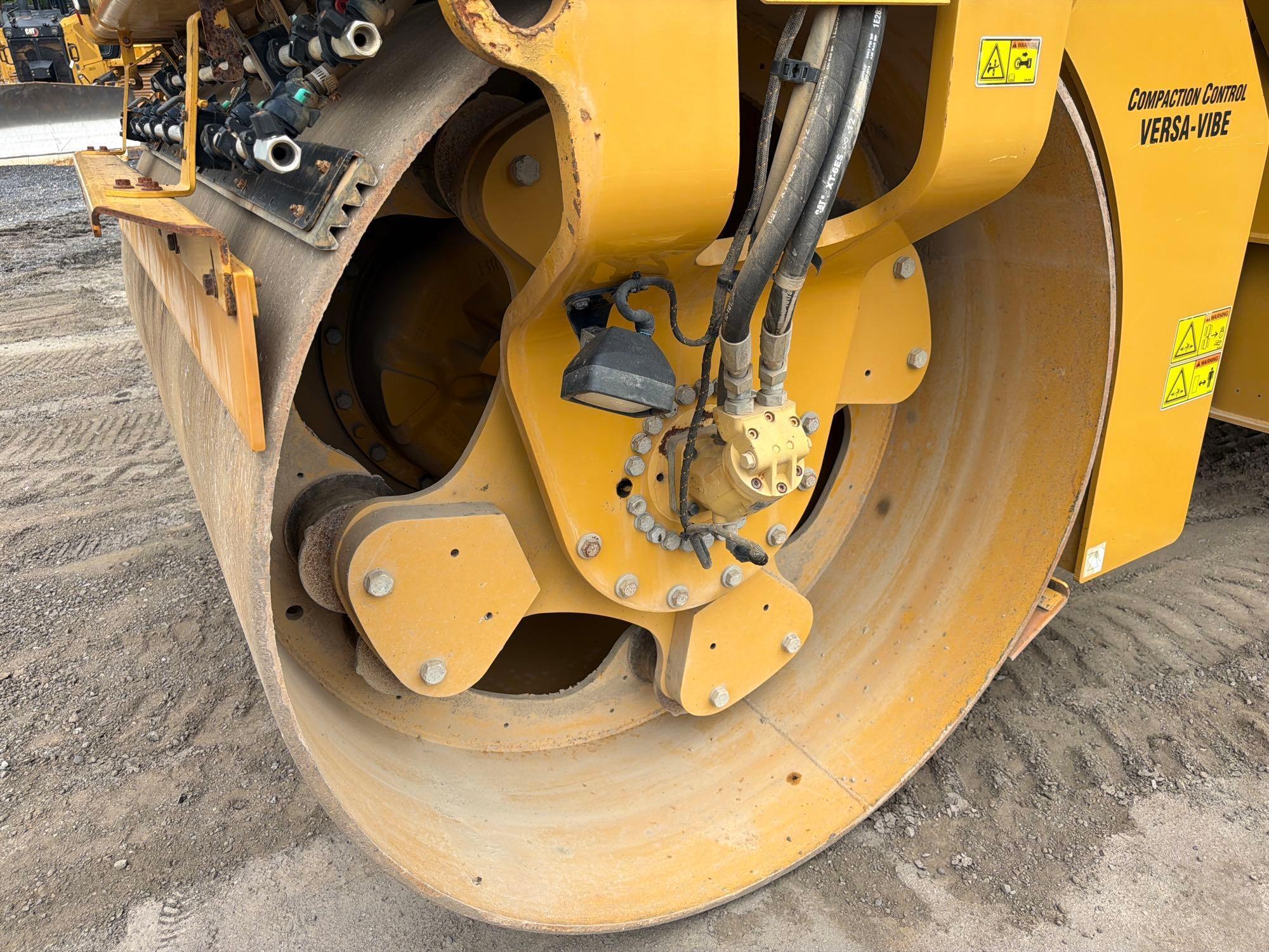 2017 Caterpillar CB64B