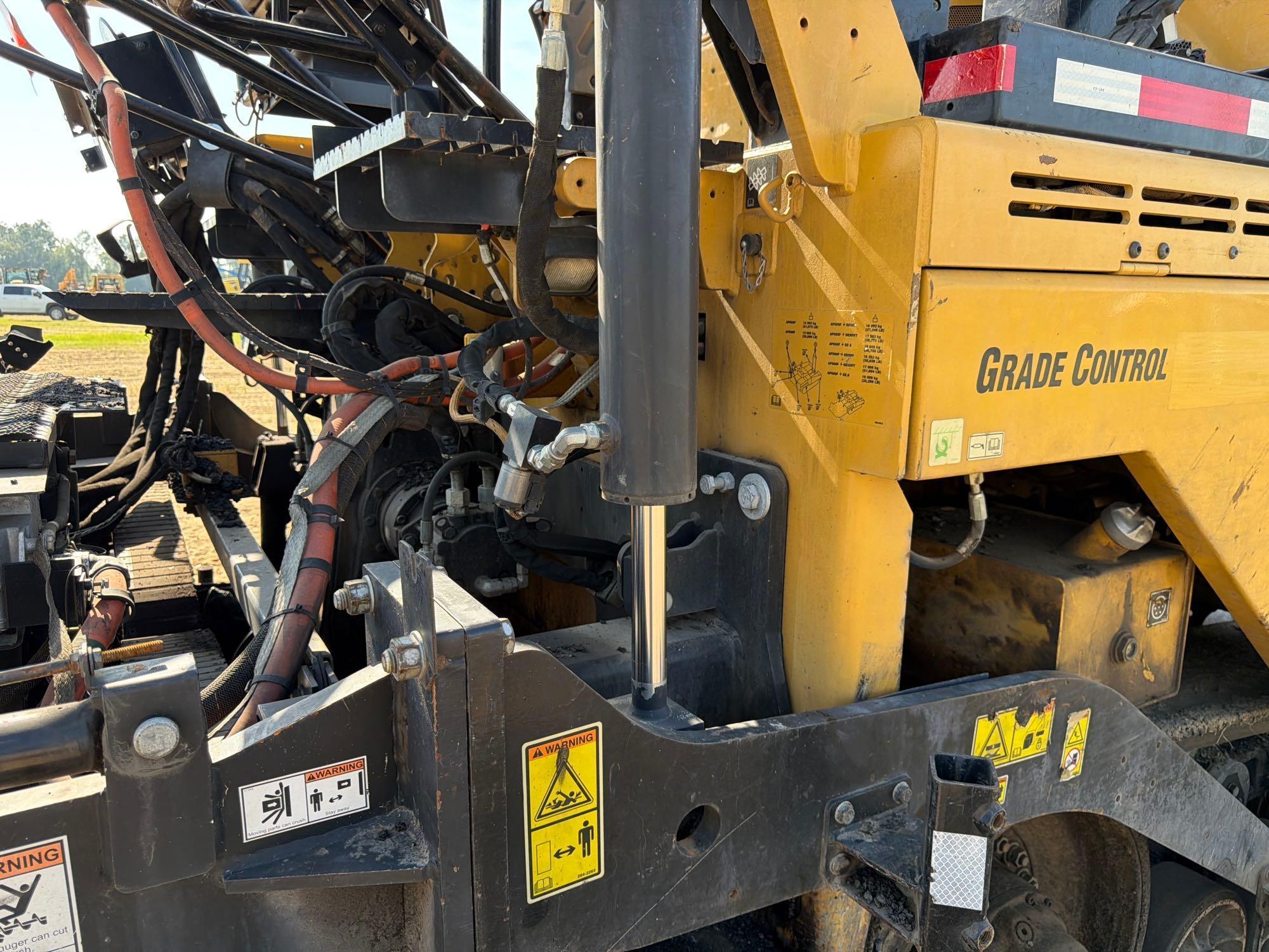 2020 Caterpillar 555