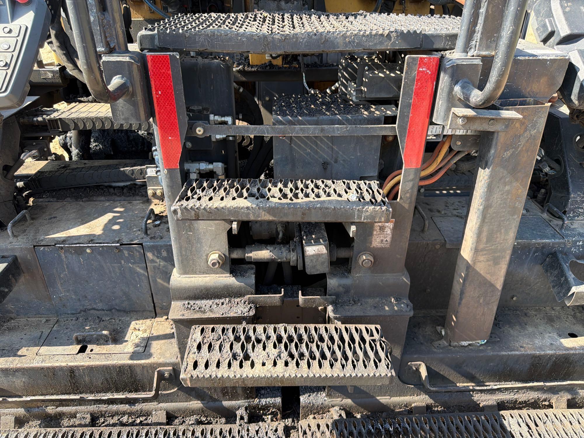 2020 Caterpillar 555
