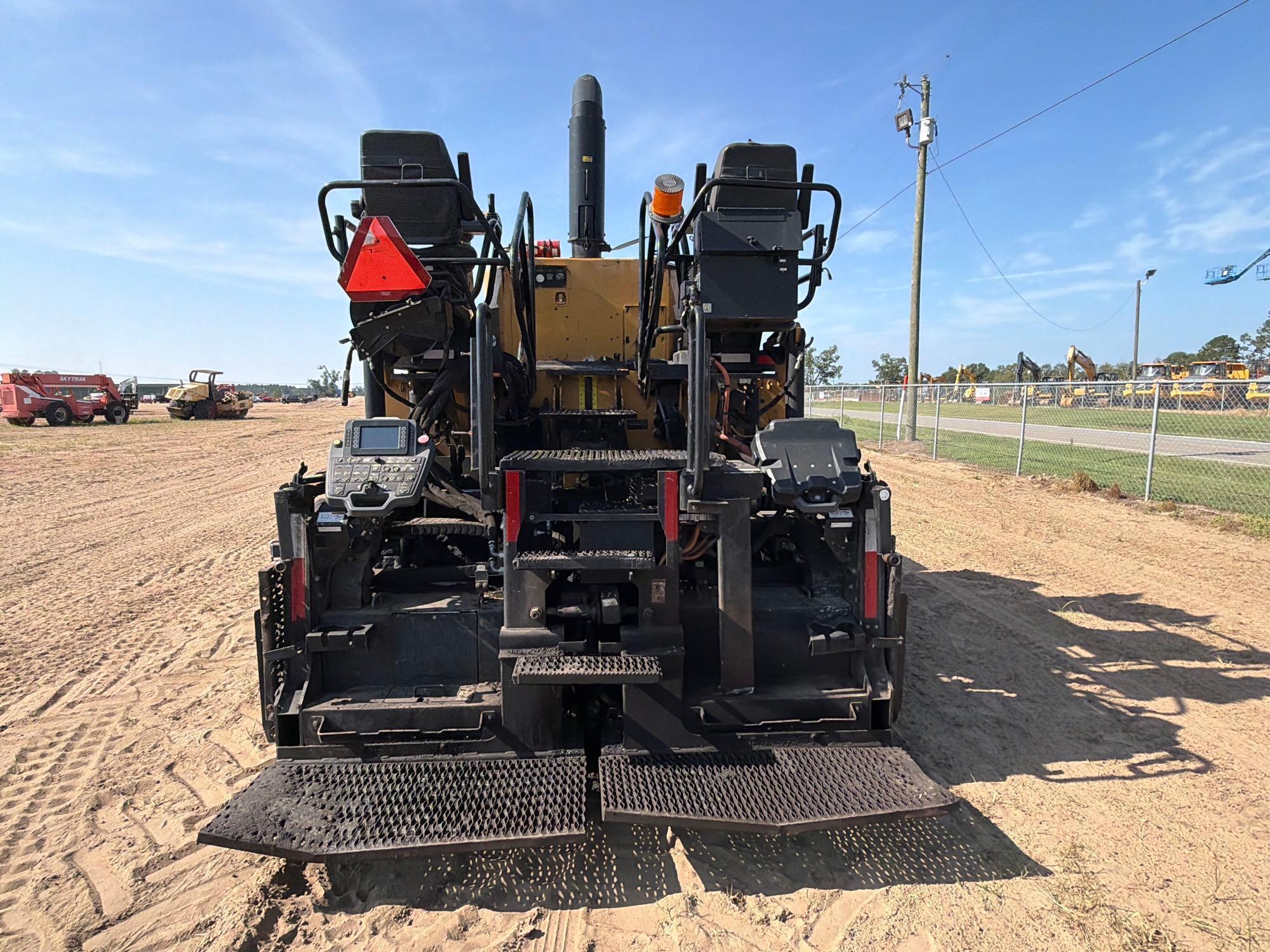 2020 Caterpillar 555